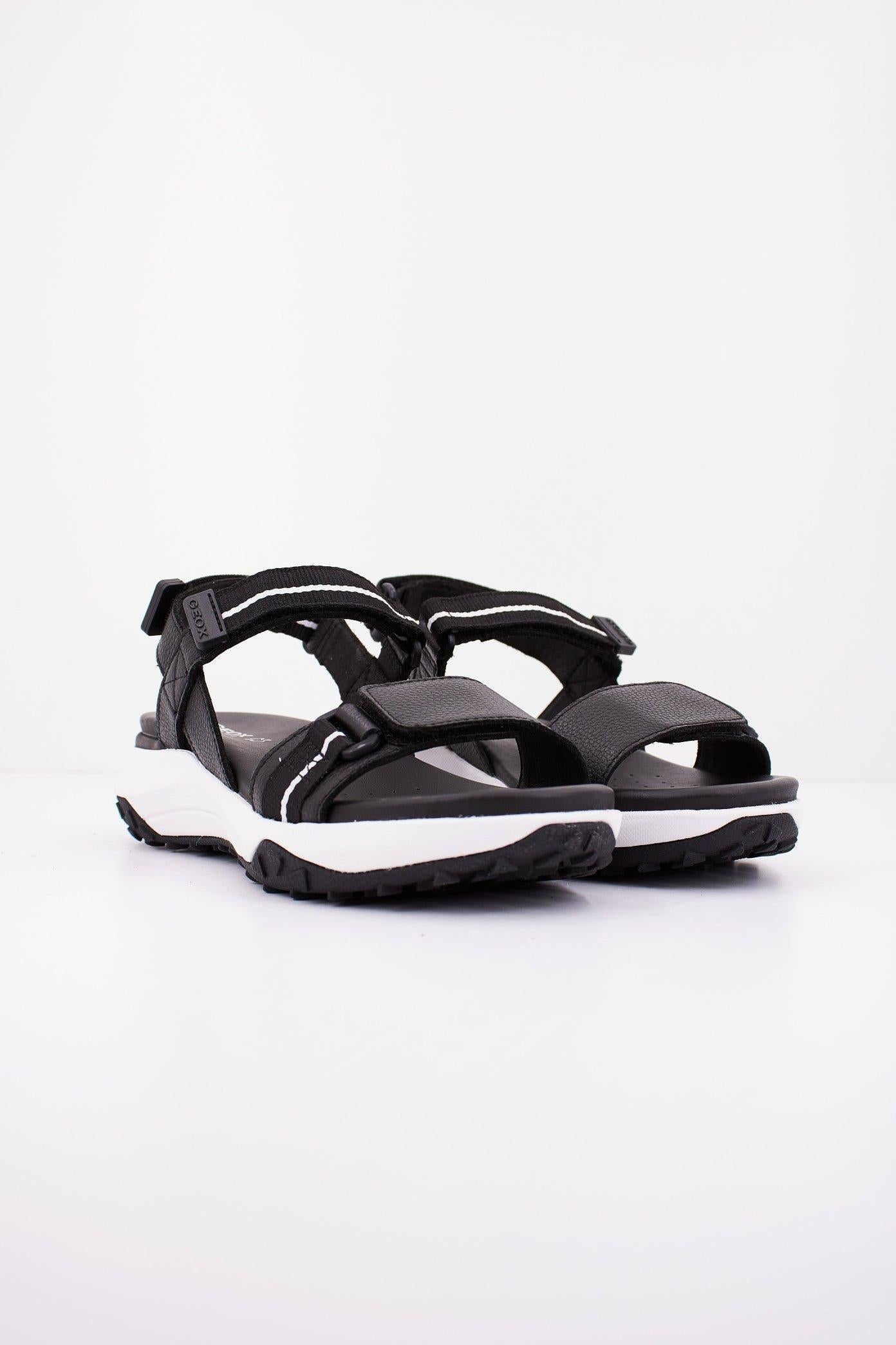 GEOX D SORAPIS + GRIP B en color NEGRO (2)
