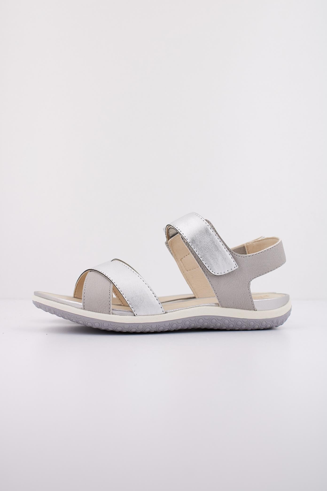 GEOX D SANDAL VEGA en color PLATA (1)