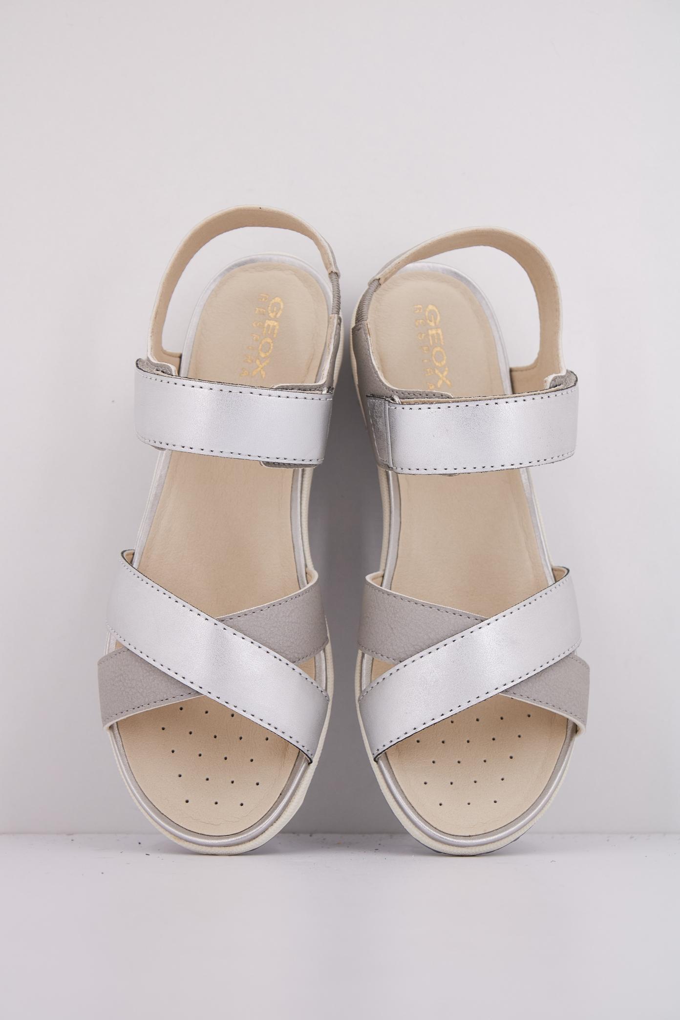GEOX D SANDAL VEGA en color PLATA (3)