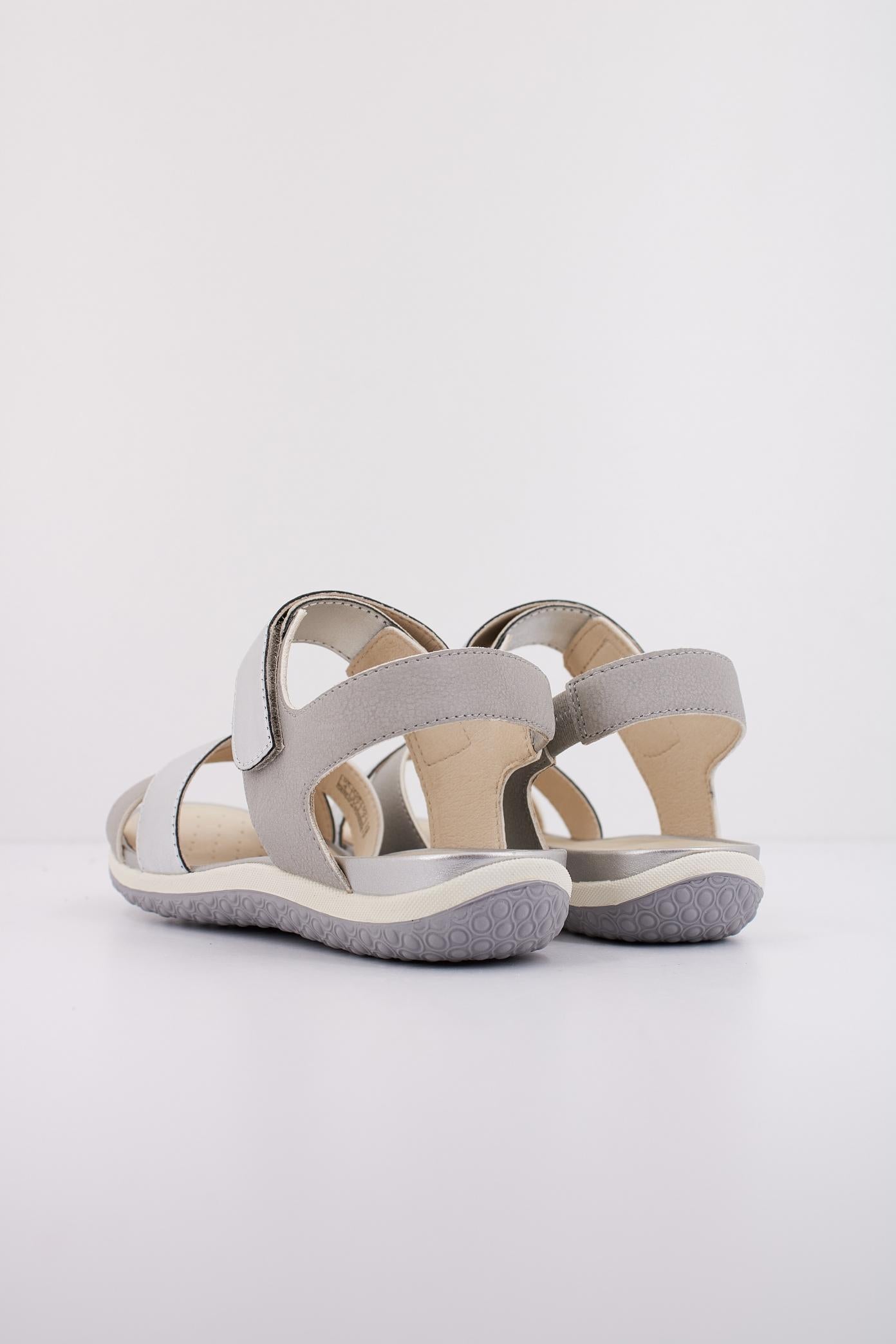 GEOX D SANDAL VEGA en color PLATA (4)