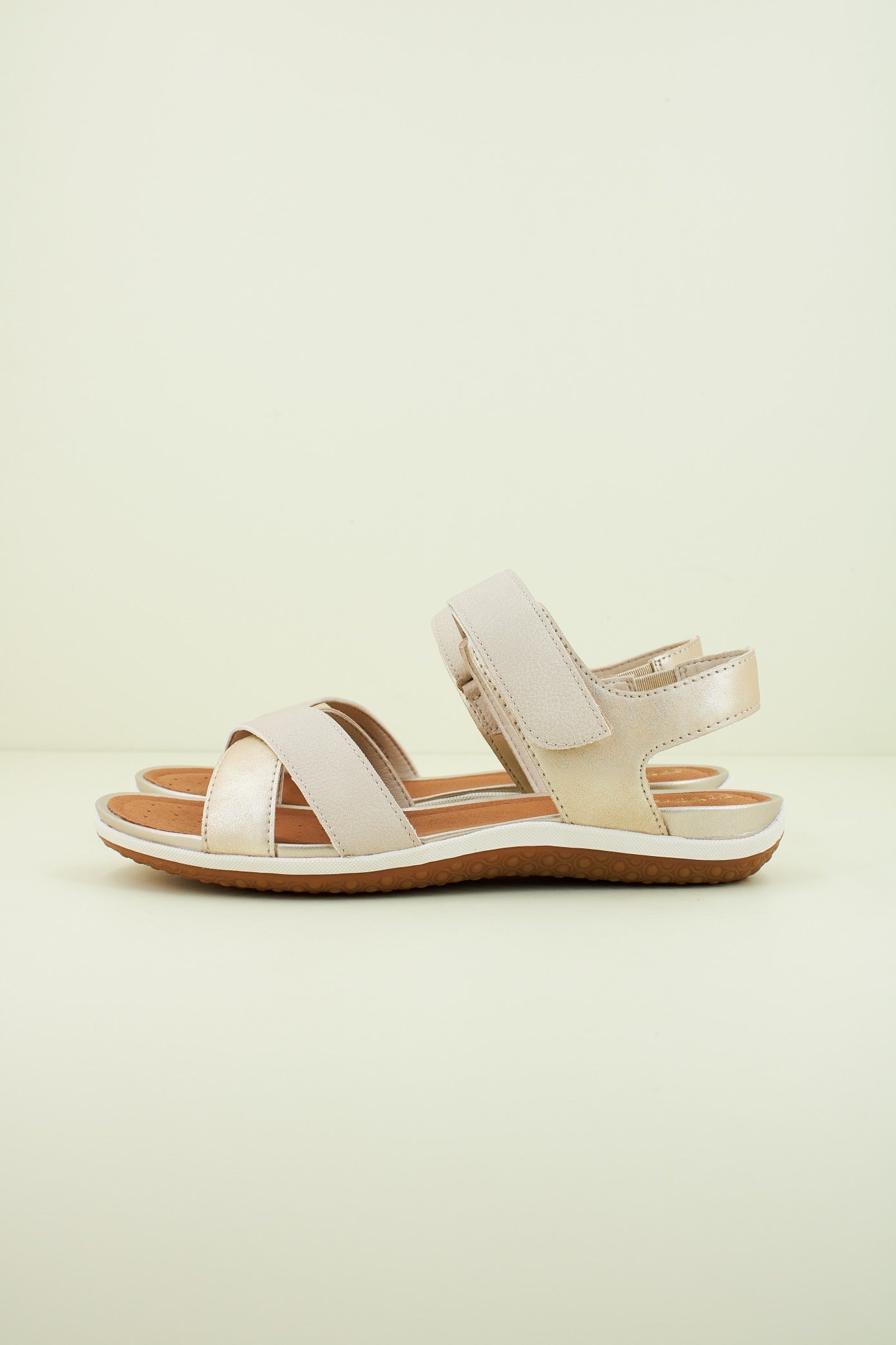 GEOX D SANDAL VEGA en color BEIS (1)