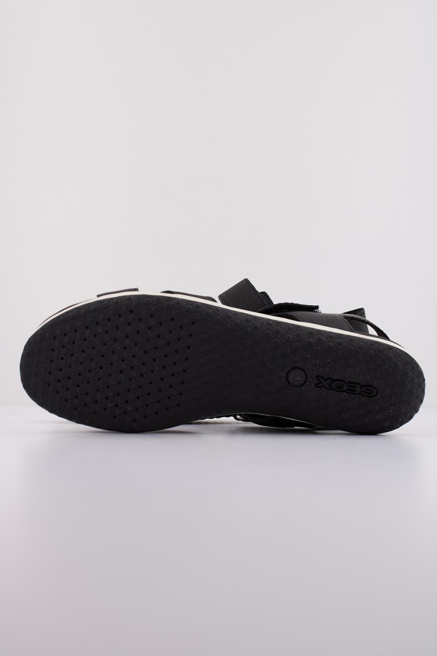GEOX D SANDAL VEGA en color NEGRO (5)