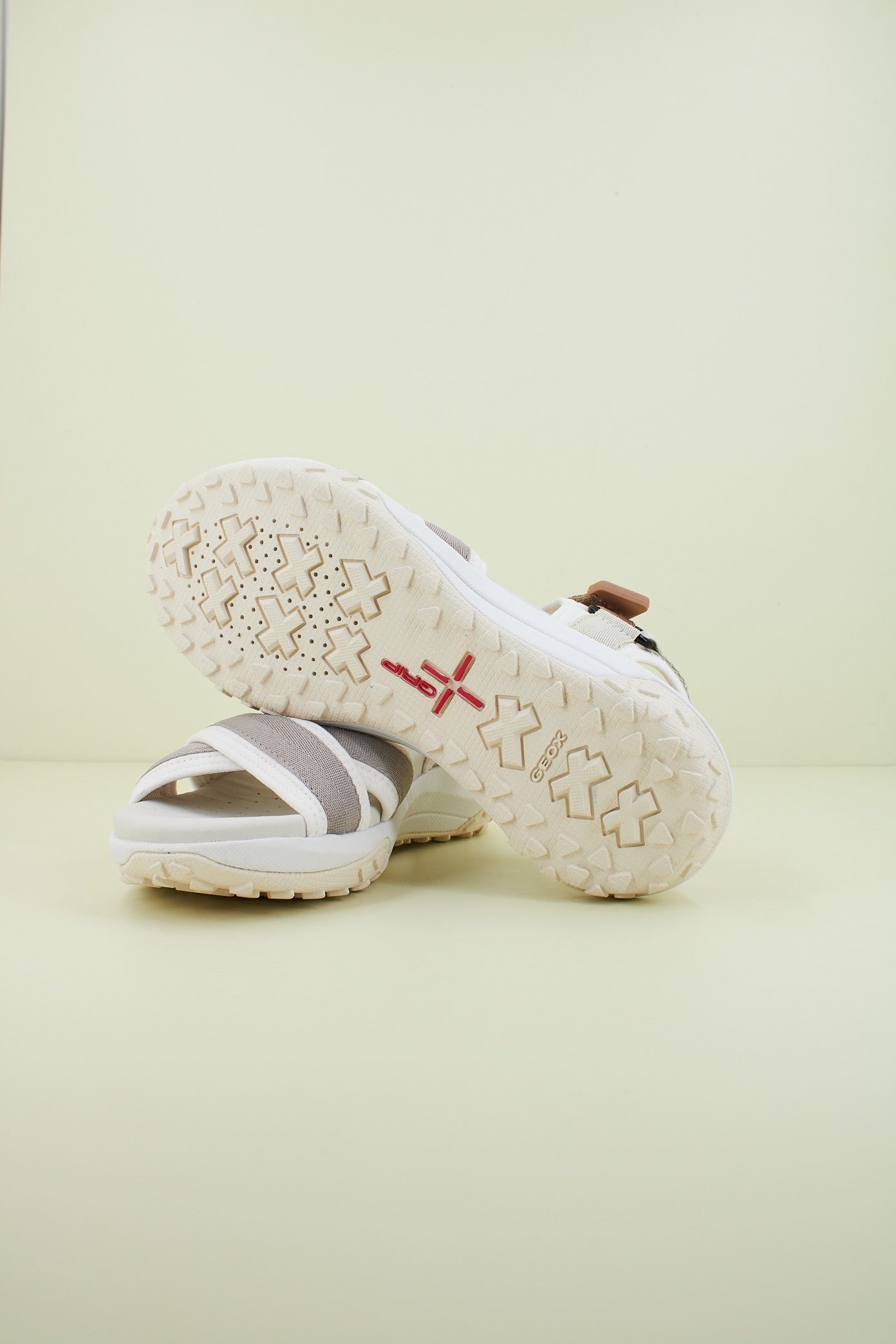 GEOX D SORAPIS + GRIP en color BLANCO (4)