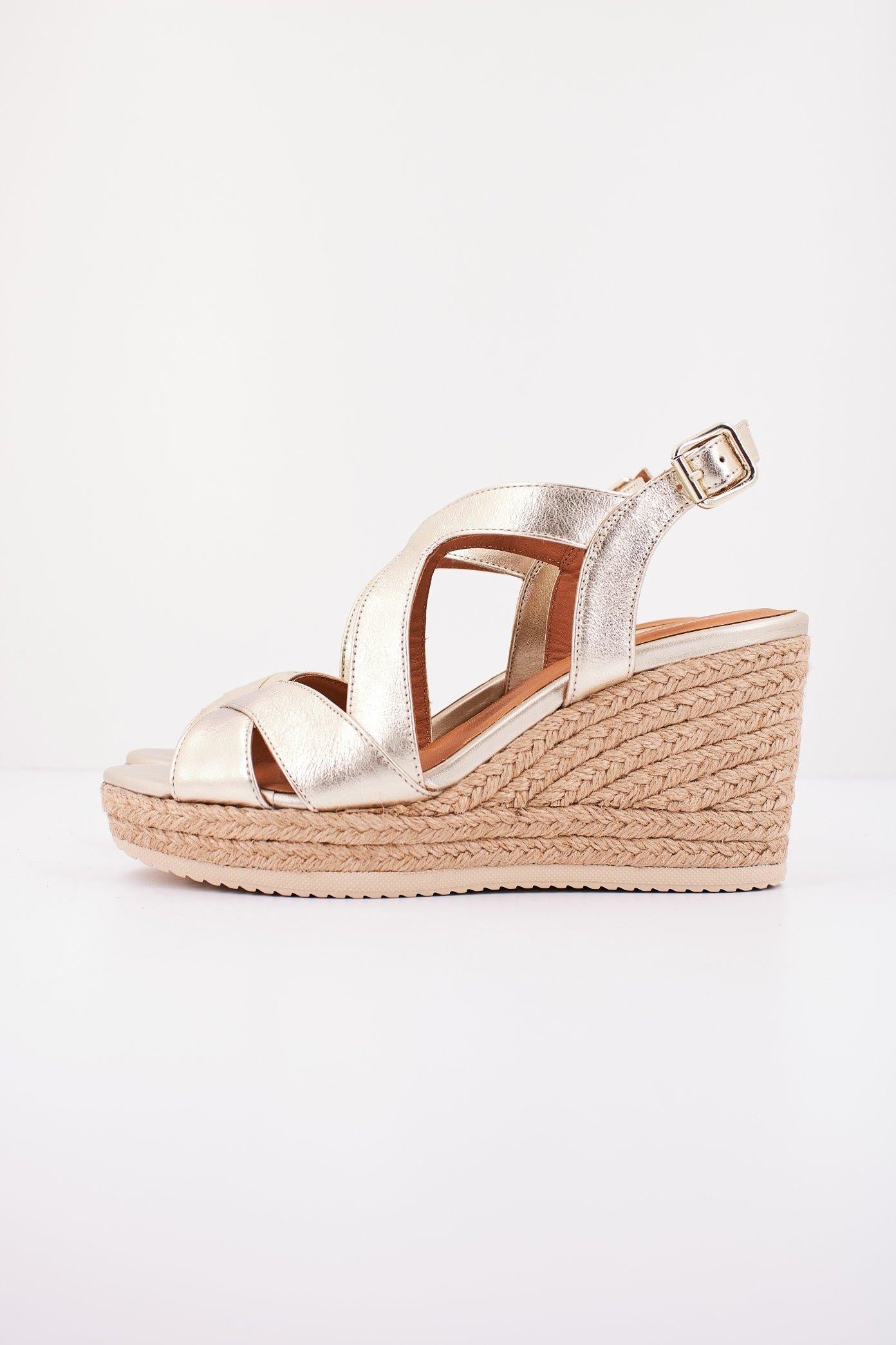 GEOX D PONZA en color ORO (1)