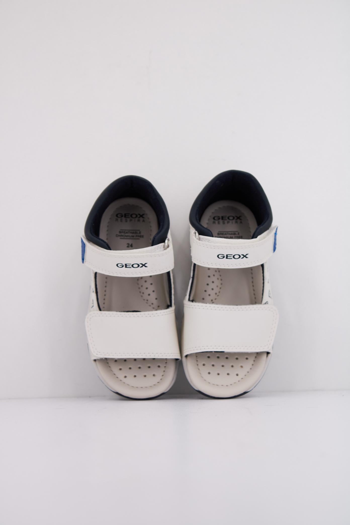 GEOX B SANDAL TAPUZ BOY en color BLANCO (3)