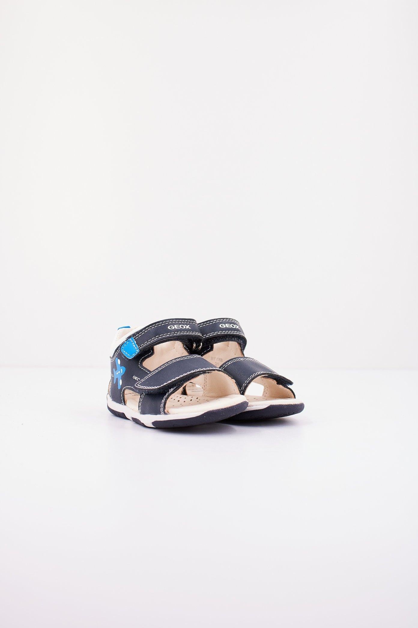 GEOX B SANDAL TAPUZ BOY en color AZUL (2)