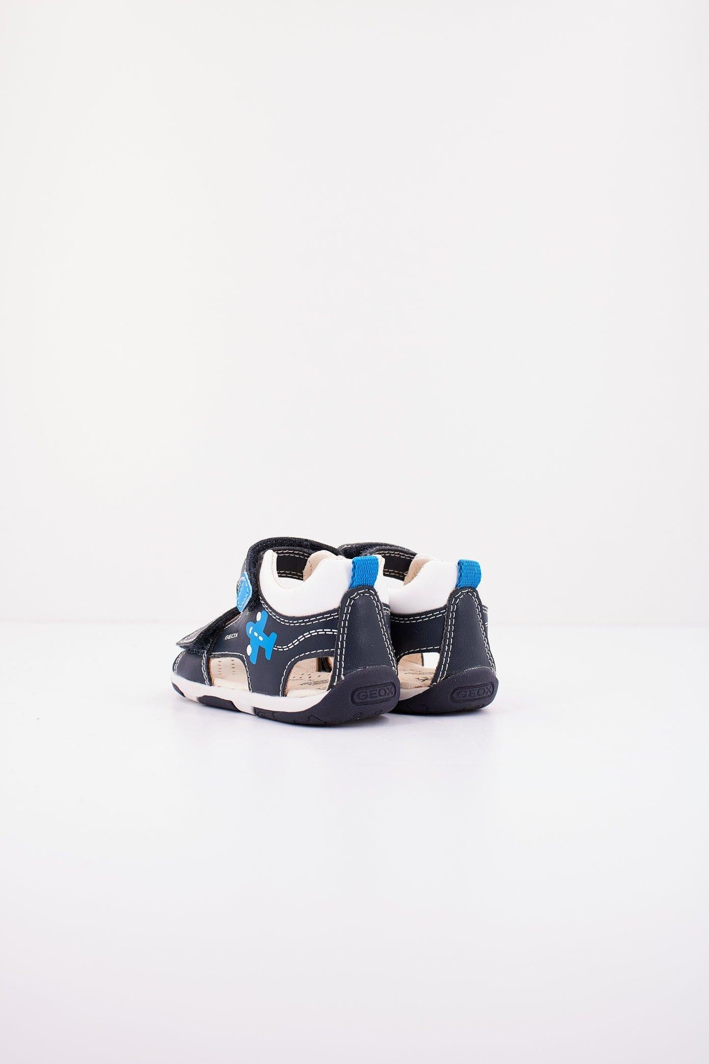 GEOX B SANDAL TAPUZ BOY en color AZUL (3)