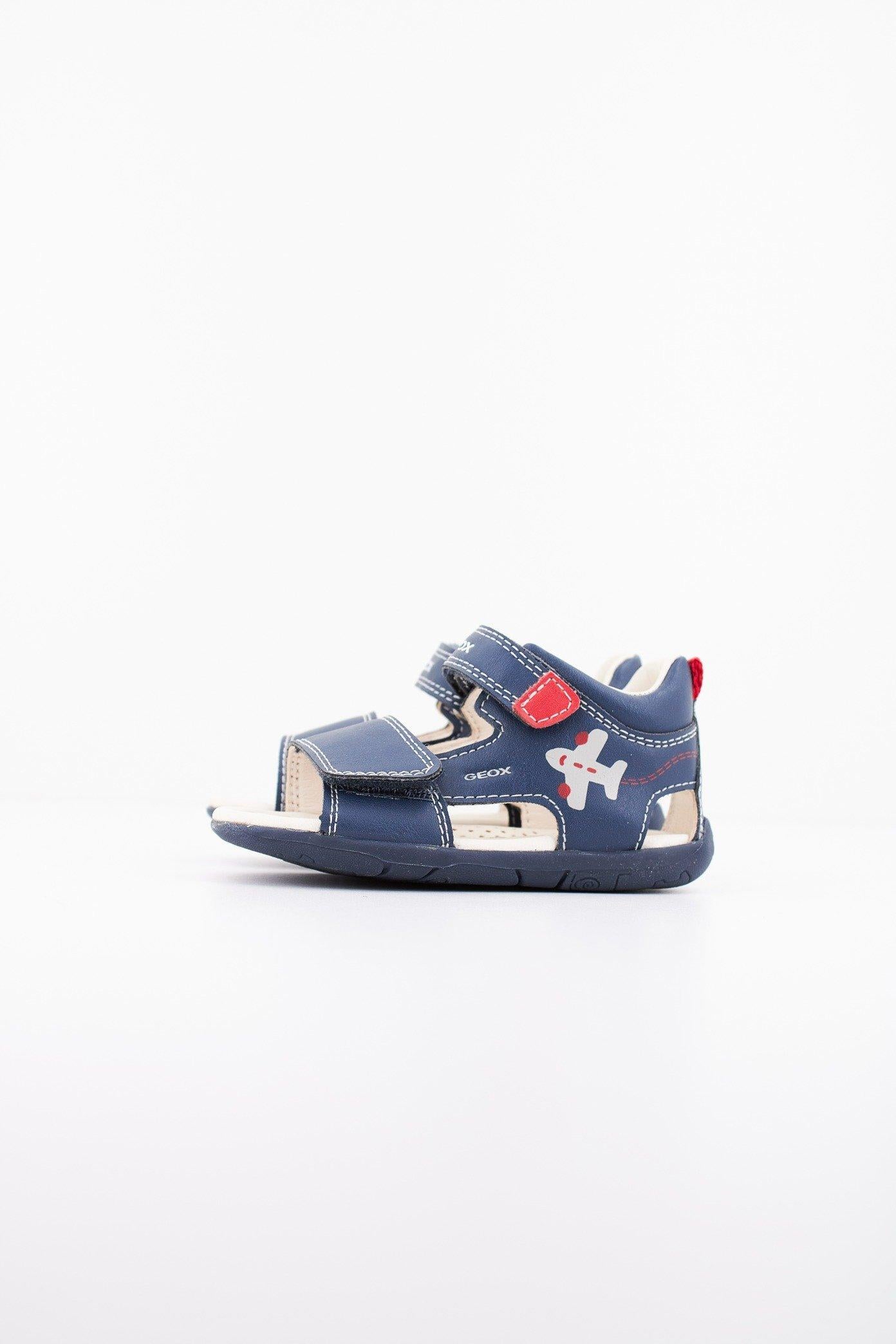 GEOX B SANDAL TAPUZ BOY en color AZUL (1)