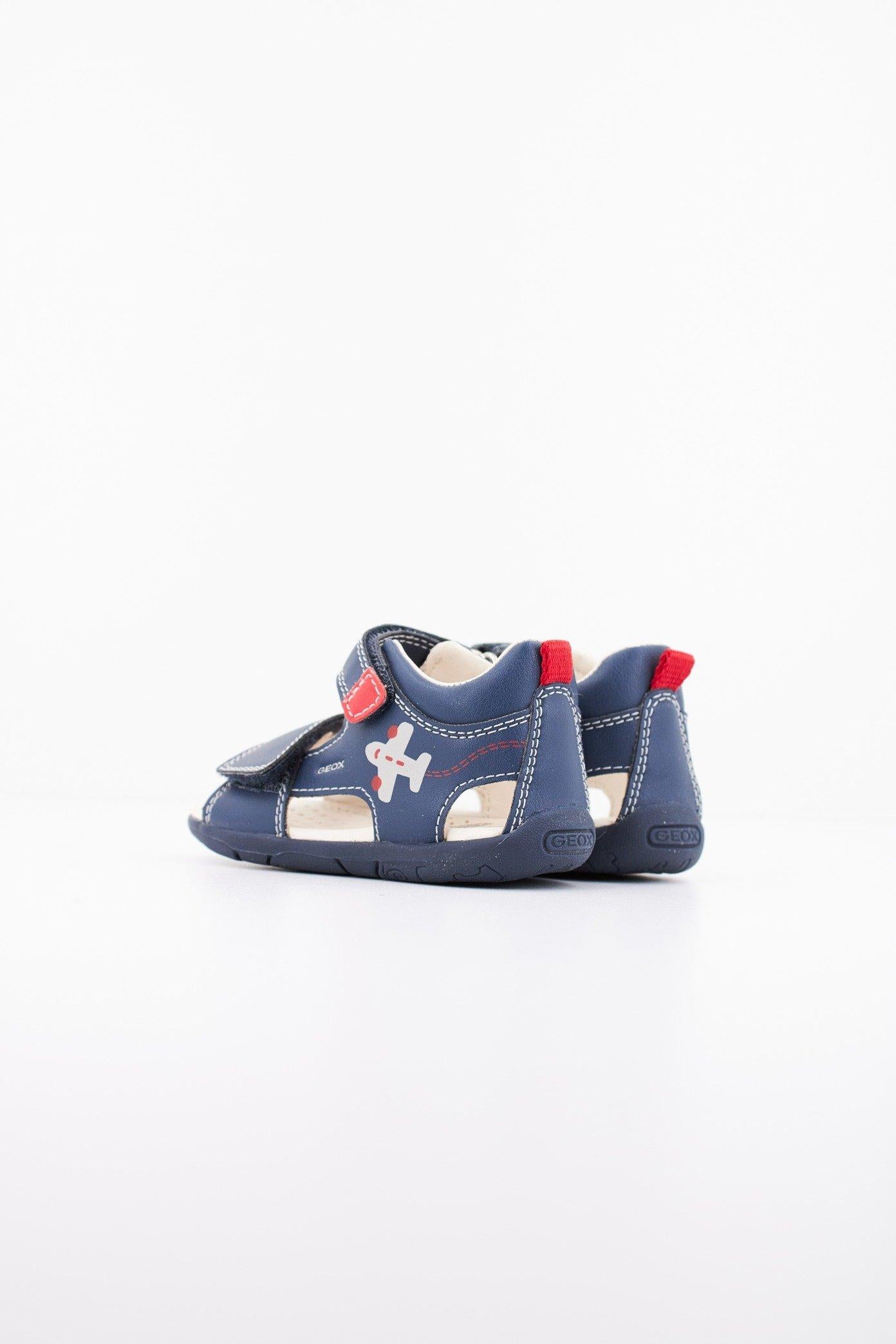 GEOX B SANDAL TAPUZ BOY en color AZUL (2)