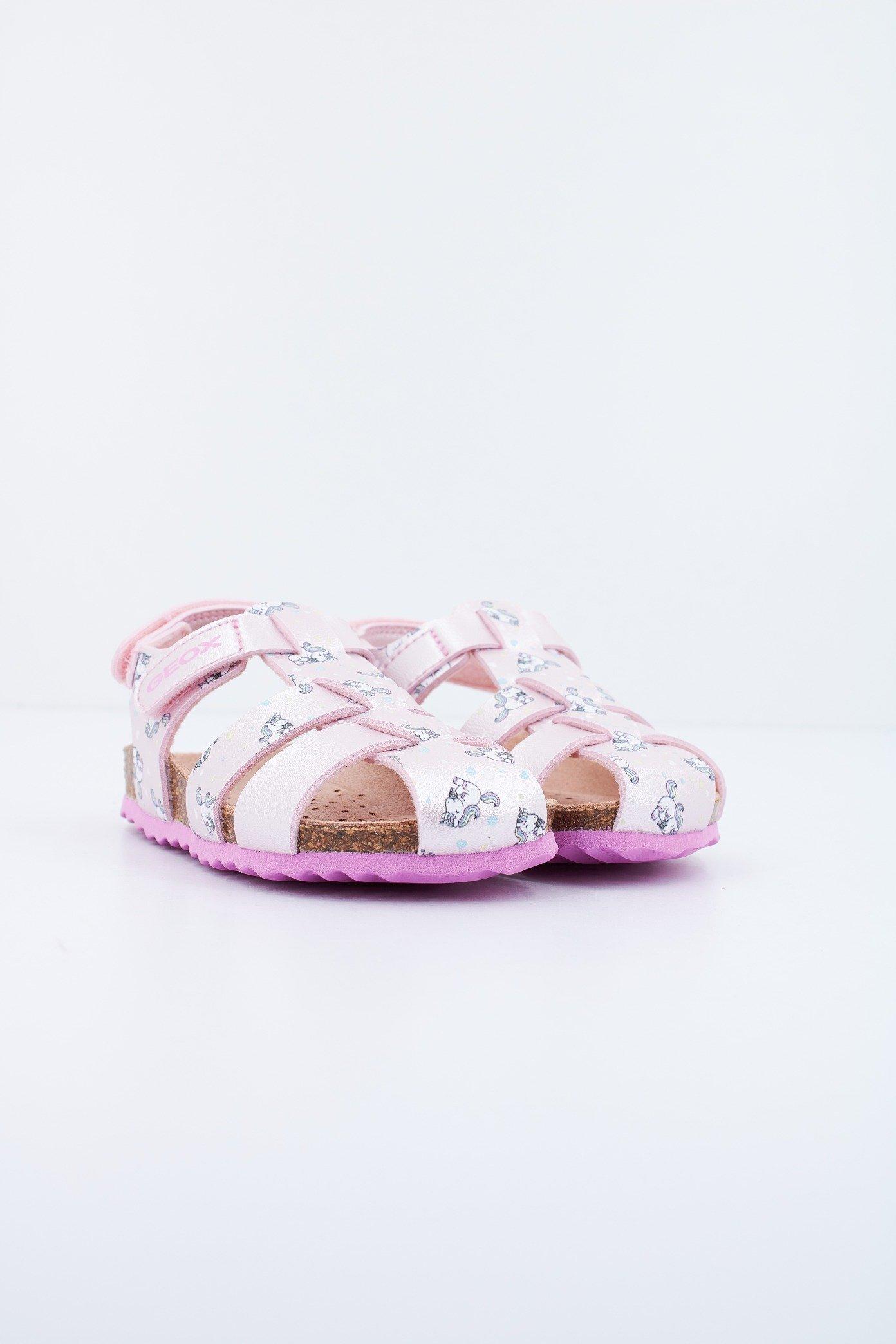 GEOX B SANDAL CHALKI GIRL en color ROSA (2)