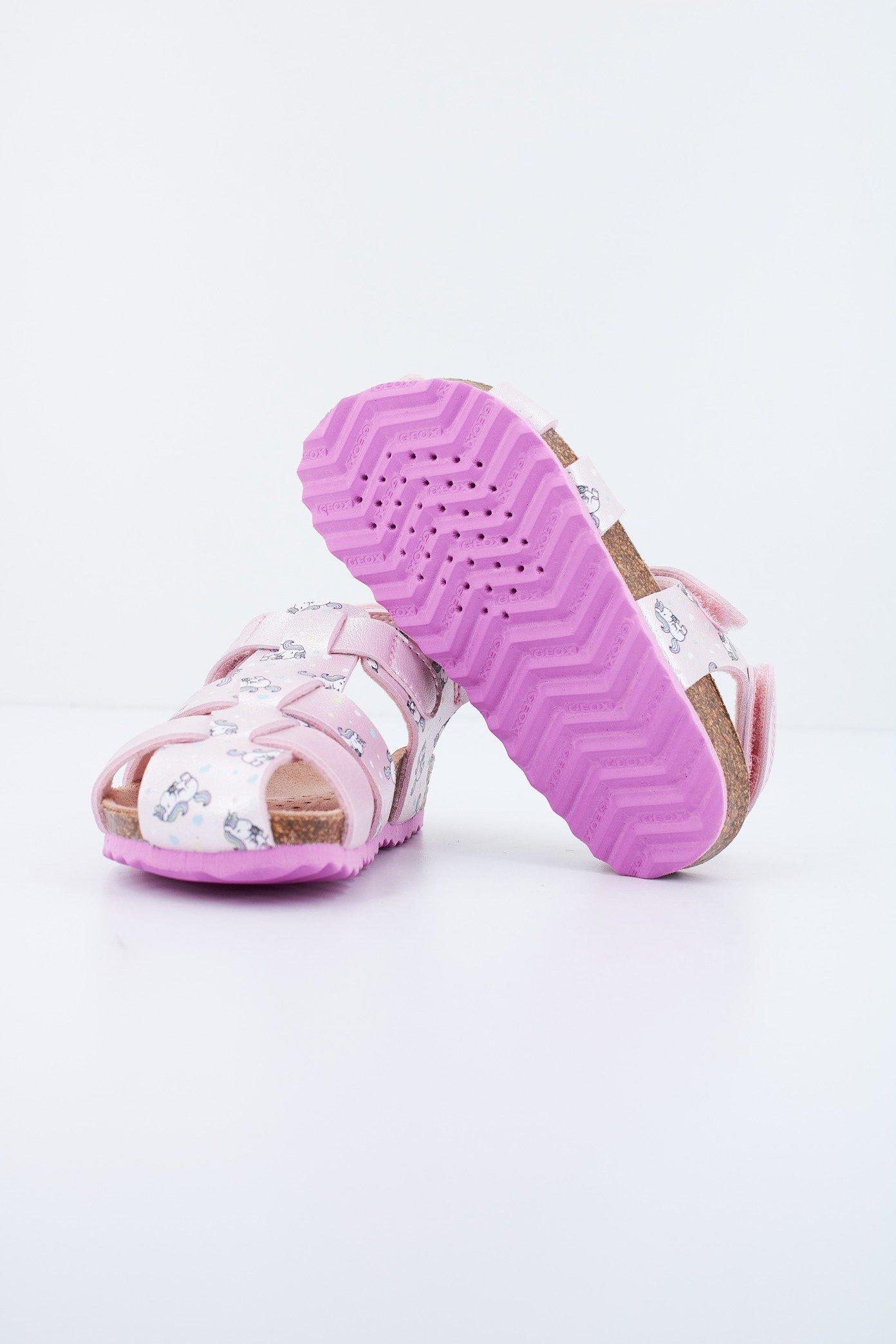 GEOX B SANDAL CHALKI GIRL en color ROSA (4)