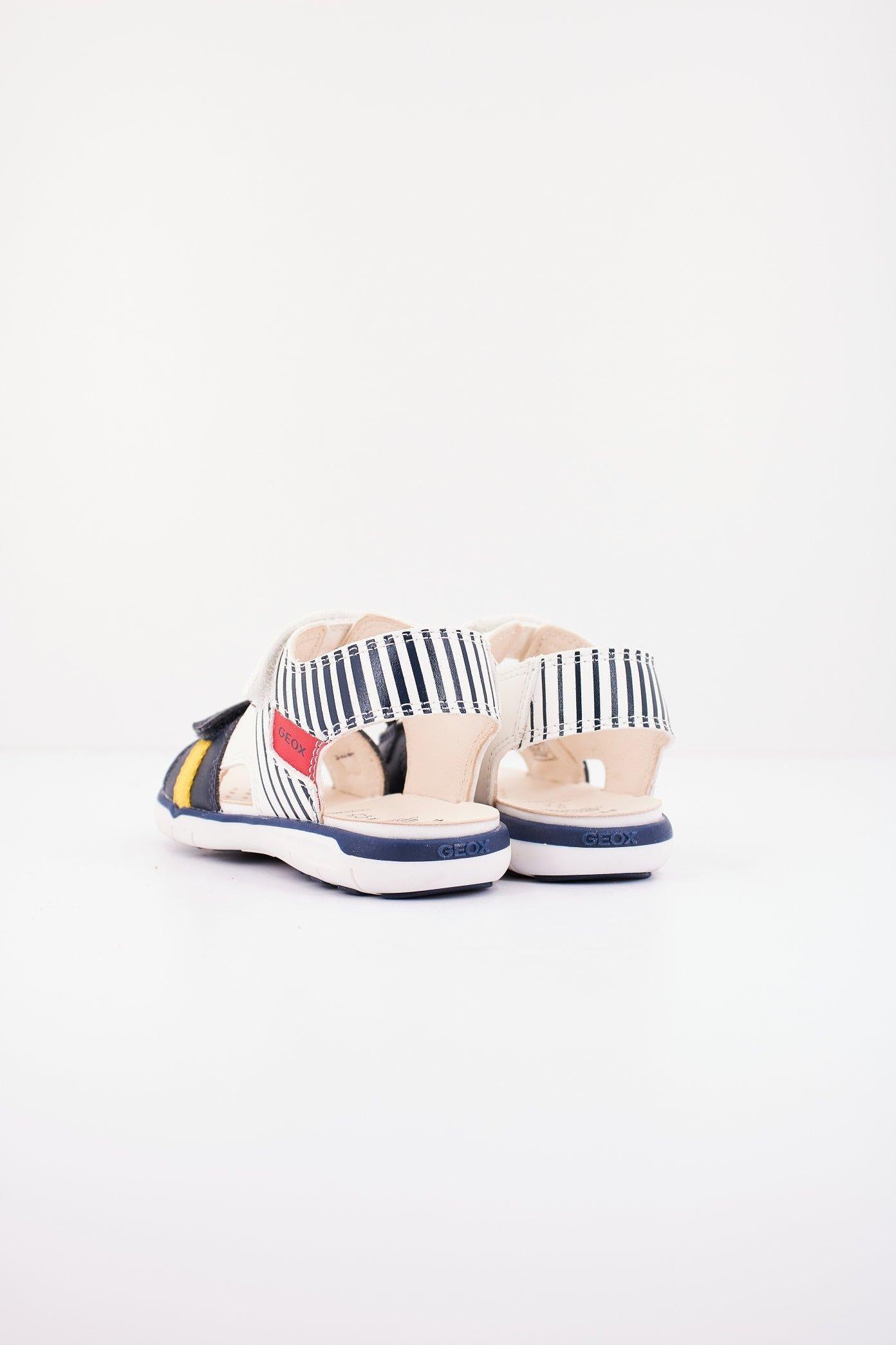 GEOX B SANDAL DELHI BOY en color AZUL (3)