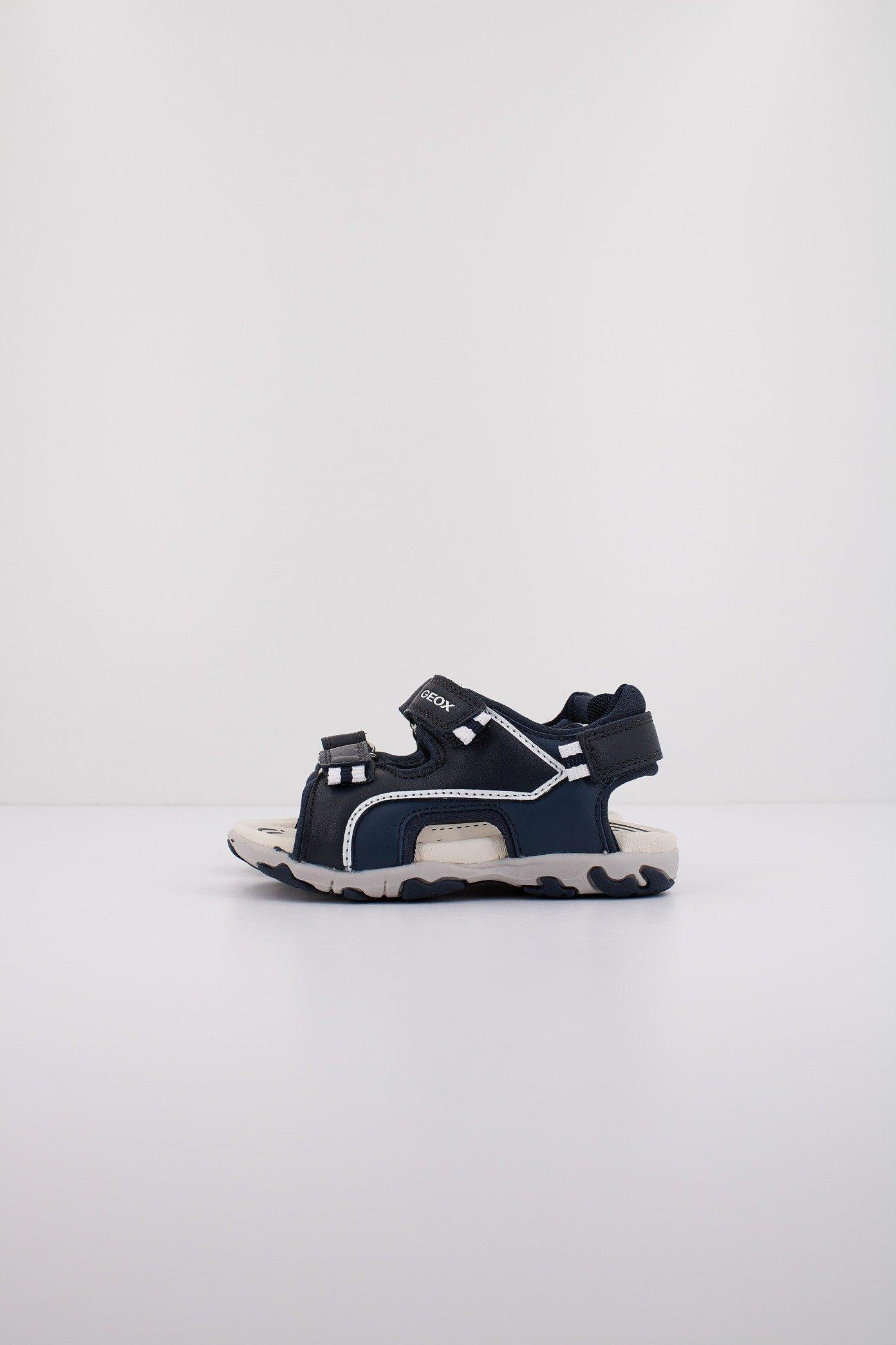 GEOX B SANDAL FLAFFEE BOY en color AZUL (1)