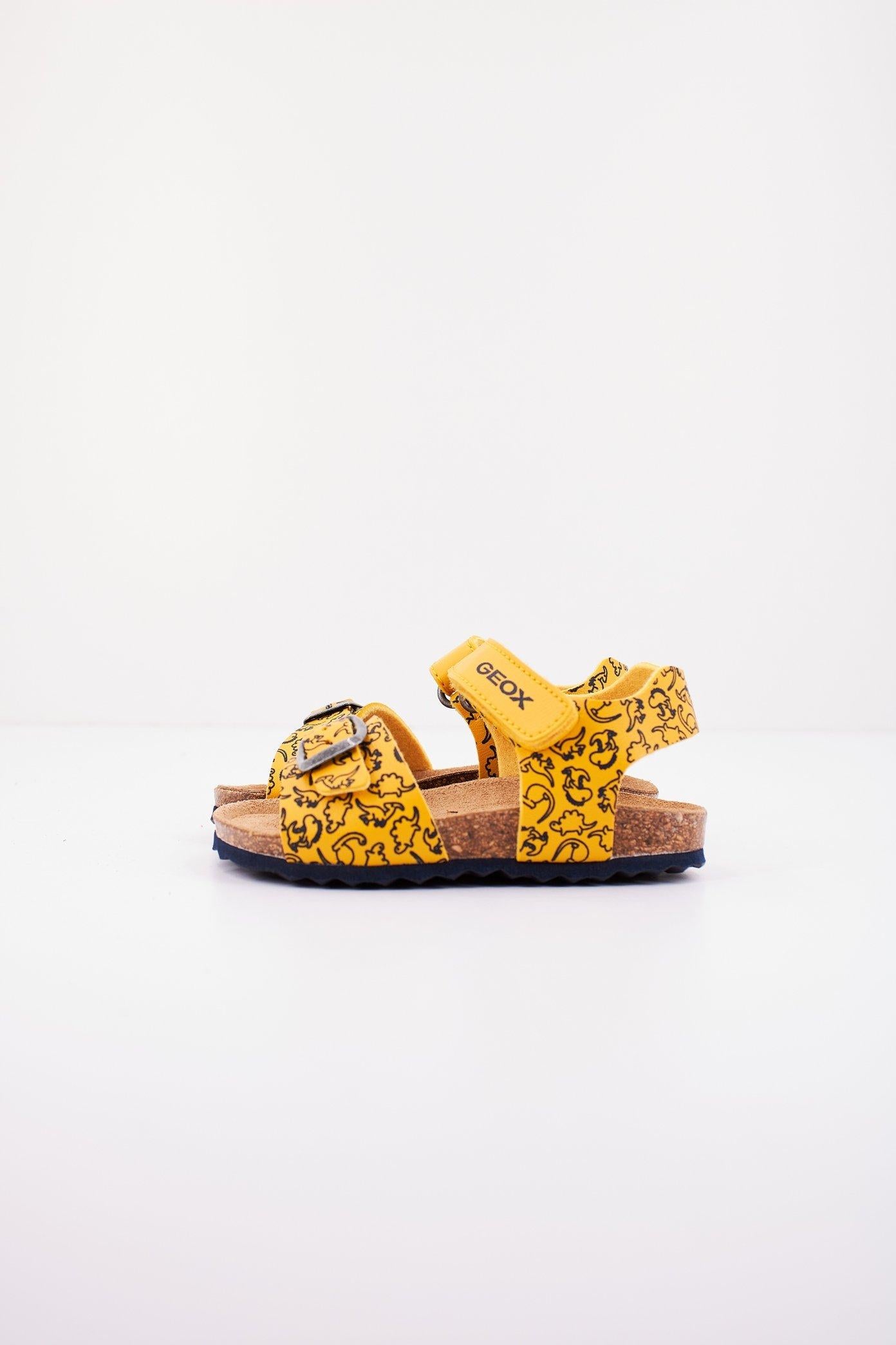 GEOX B SANDAL CHALKI BOY en color AMARILLO (1)