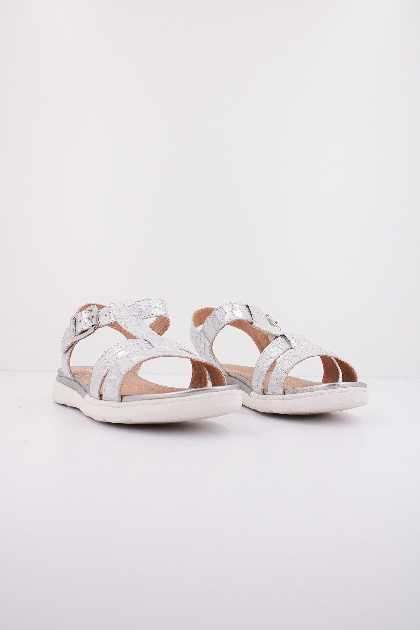 GEOX D SANDAL HIVER en color PLATA (2)