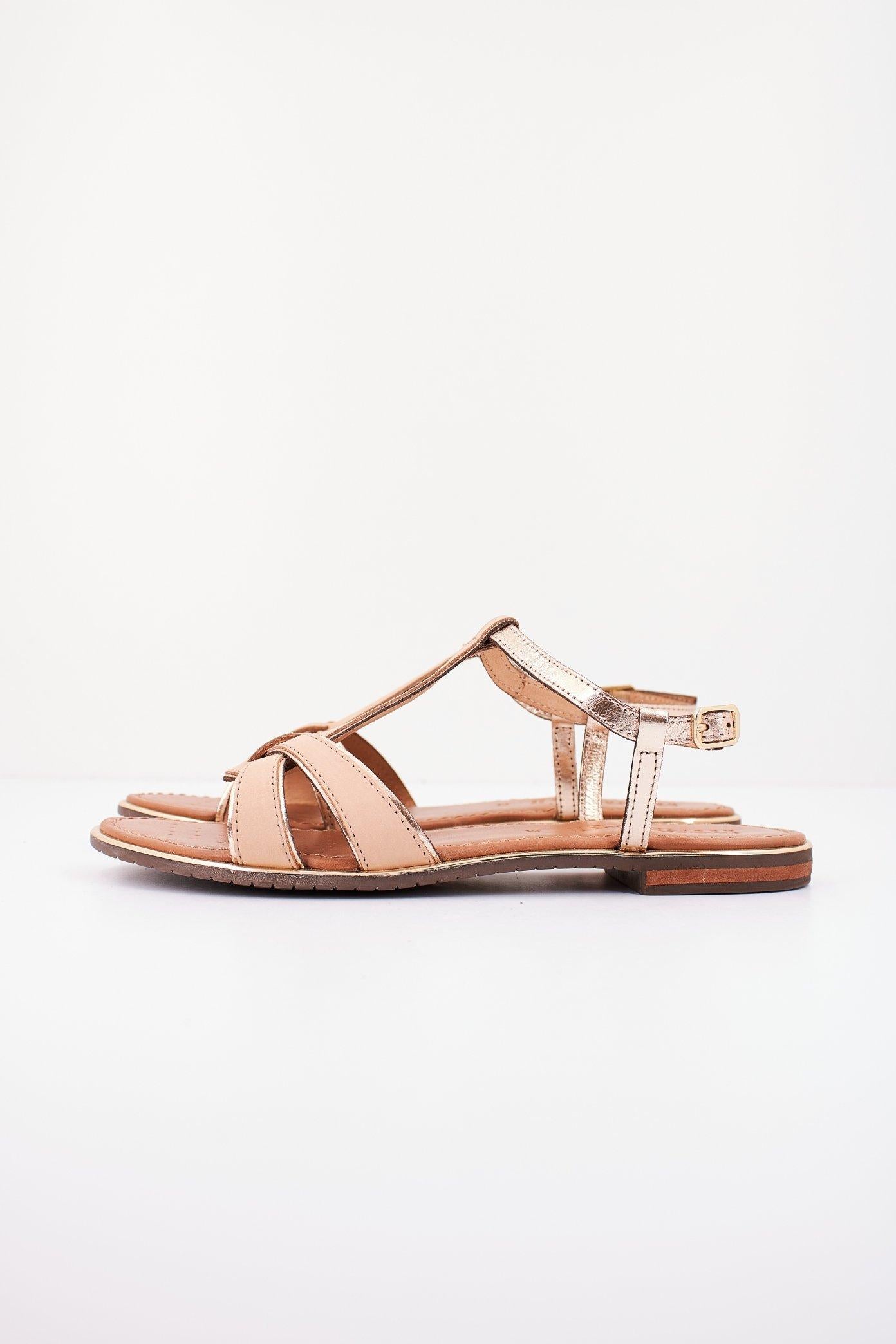GEOX D SOZY PLUS en color MARRON CLARO (1)