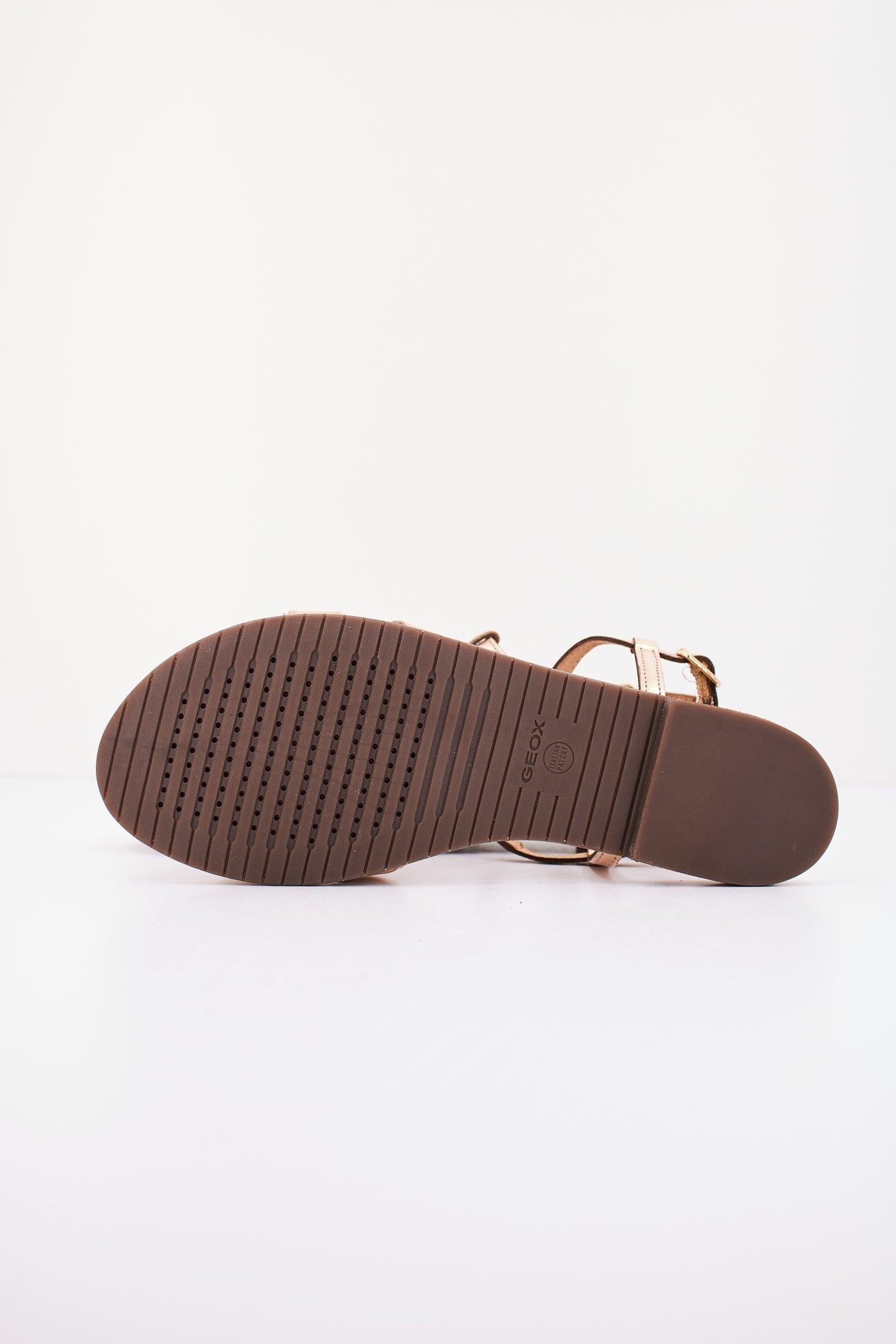 GEOX D SOZY PLUS en color MARRON CLARO (4)