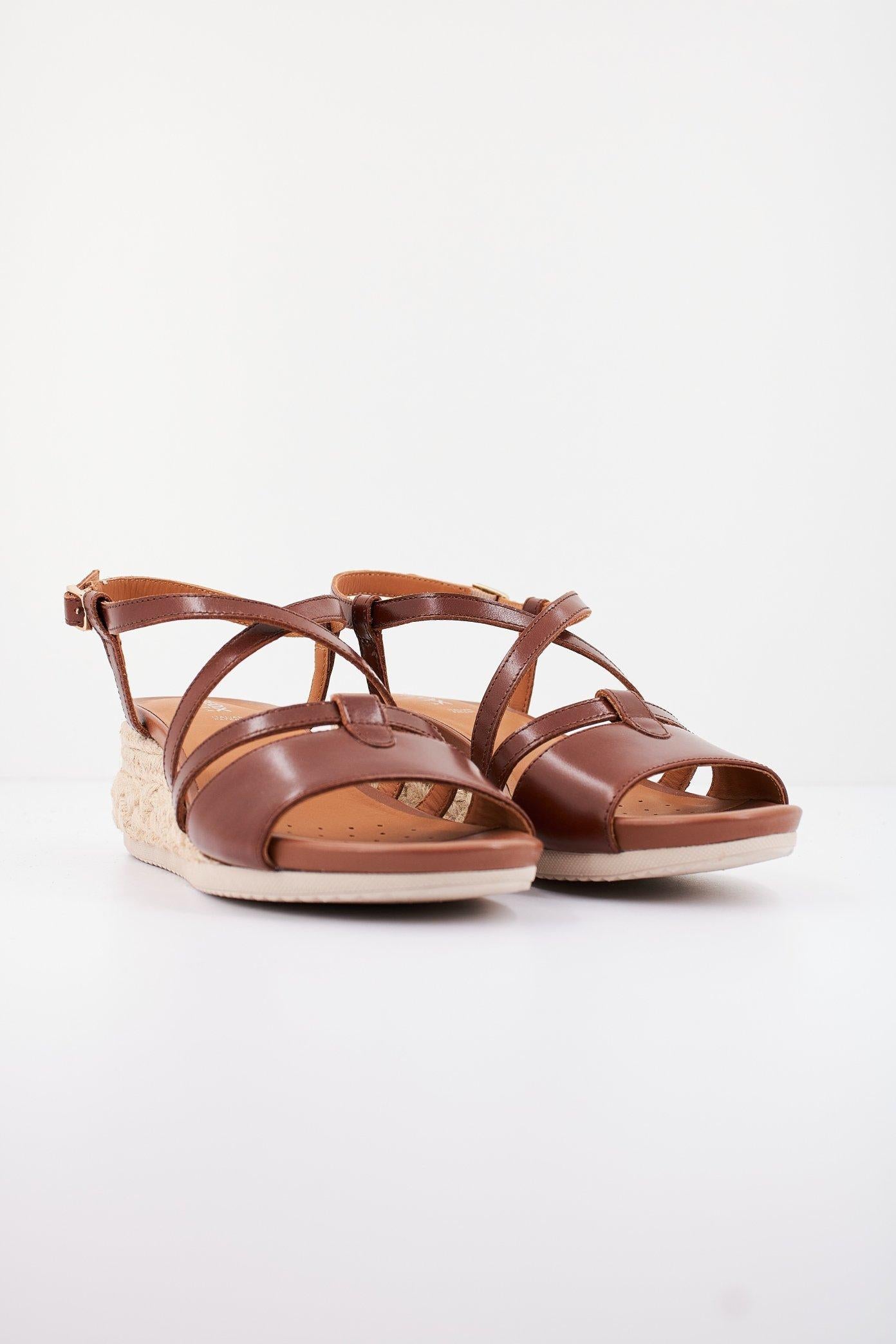 GEOX D ISCHIA CORDA en color MARRON (2)