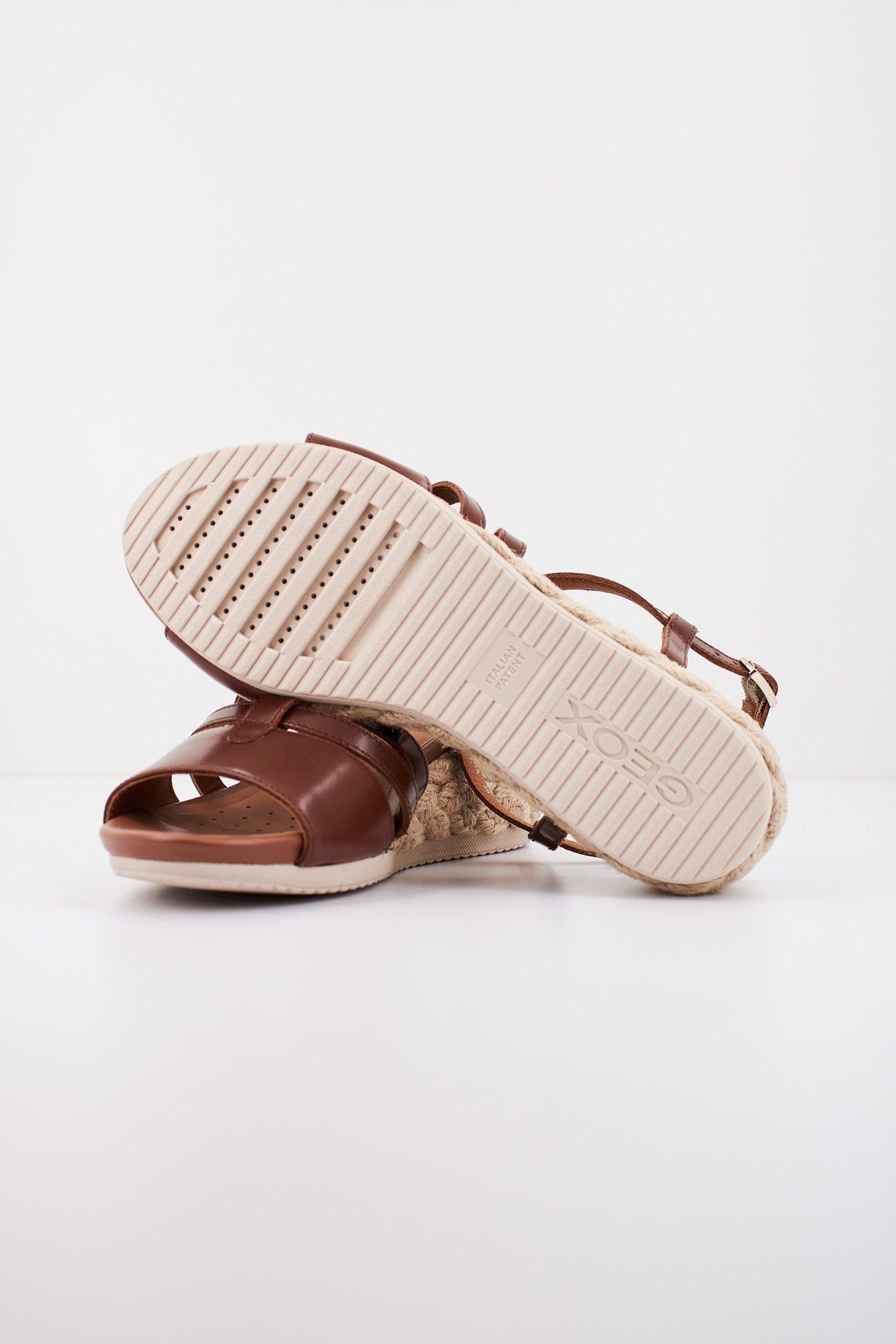 GEOX D ISCHIA CORDA en color MARRON (4)