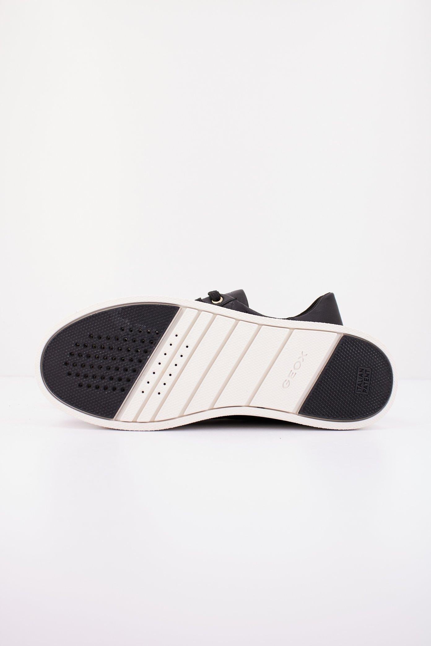 GEOX D SKYELY en color NEGRO (4)