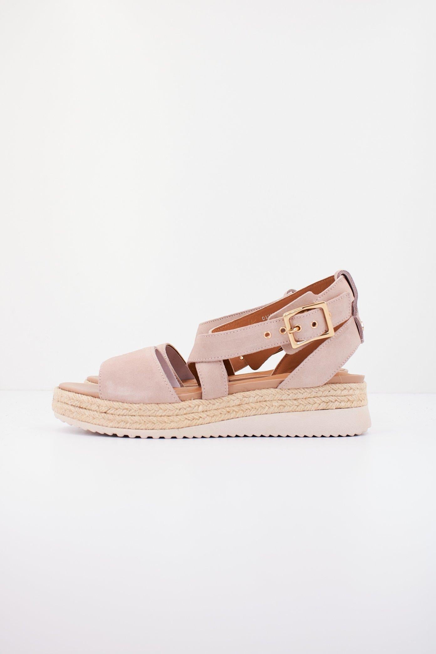 GEOX D EOLIE en color NUDE (1)