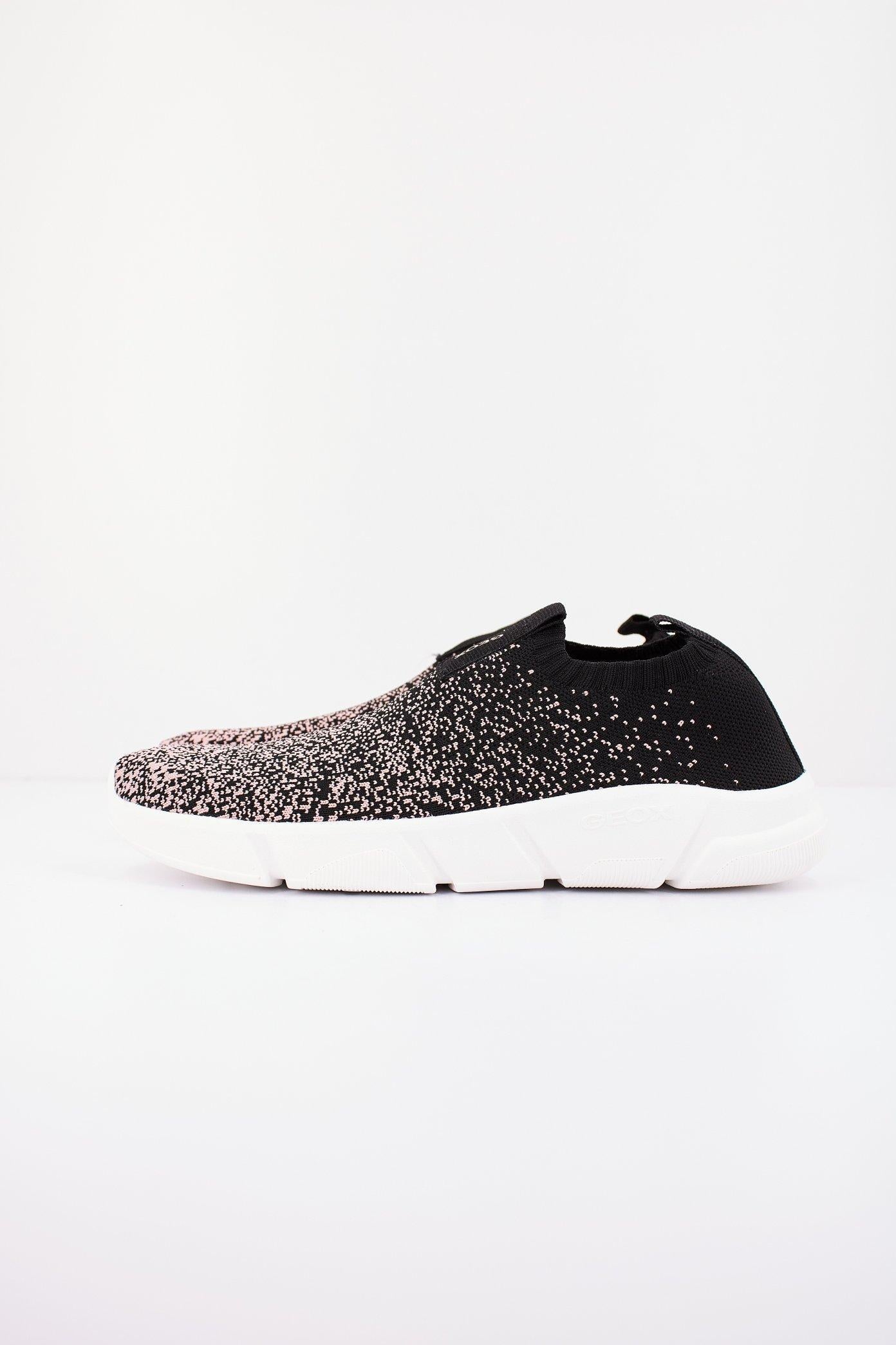 GEOX J ARIL GIRL en color NEGRO (1)