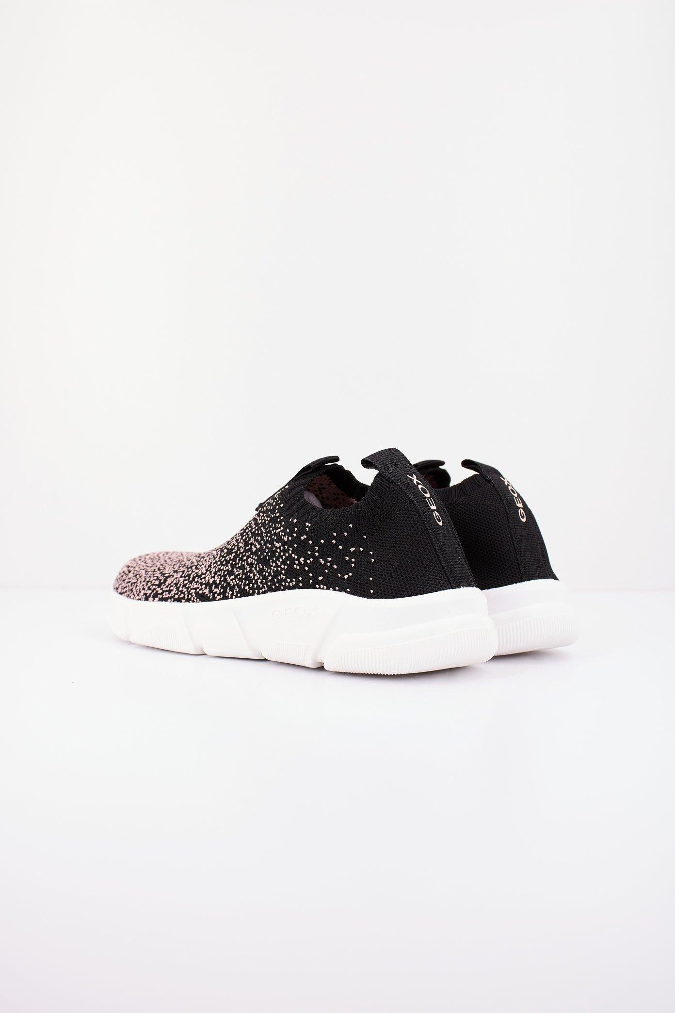 GEOX J ARIL GIRL en color NEGRO (3)