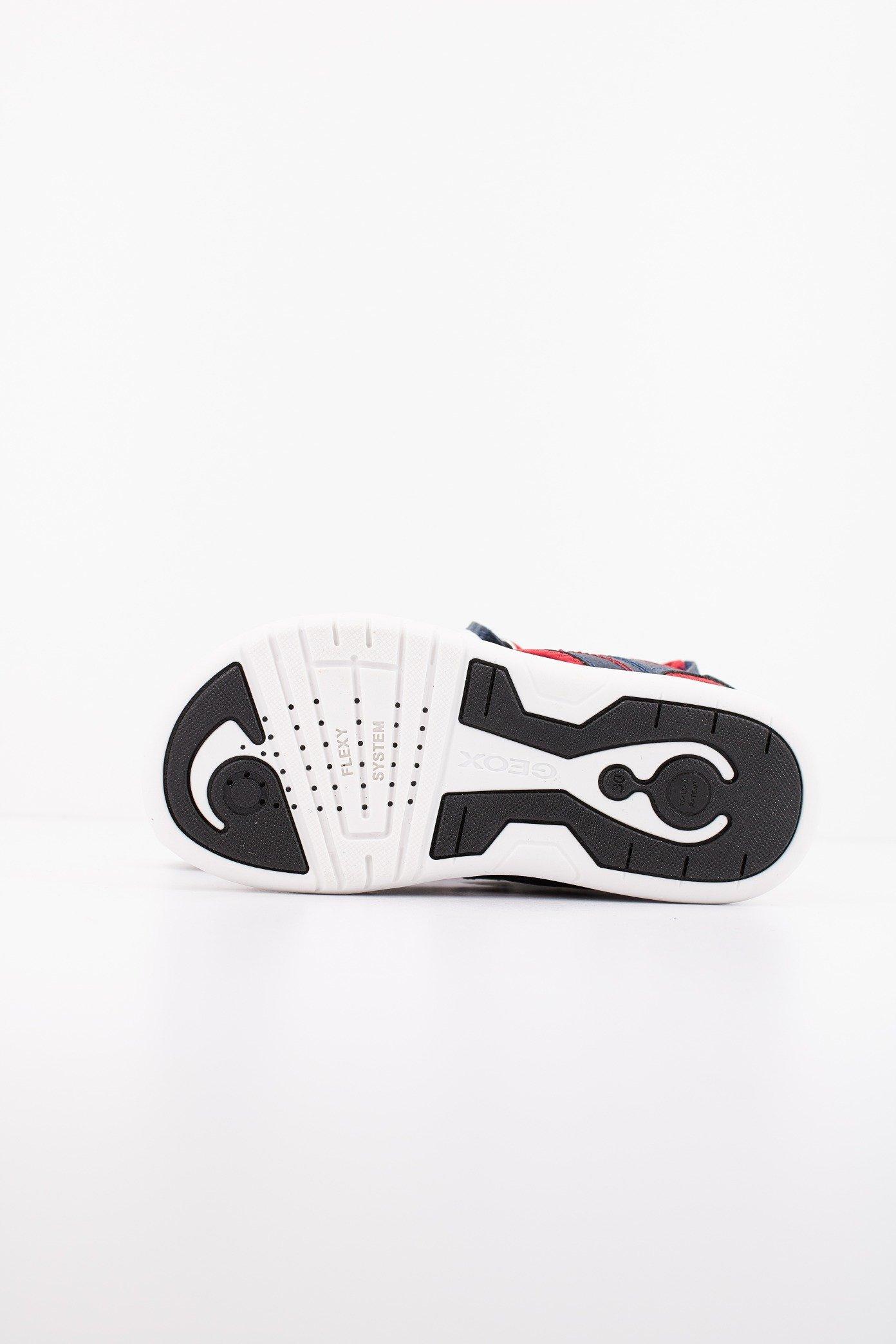 GEOX J SANDAL MARATEA BOY en color AZUL (4)