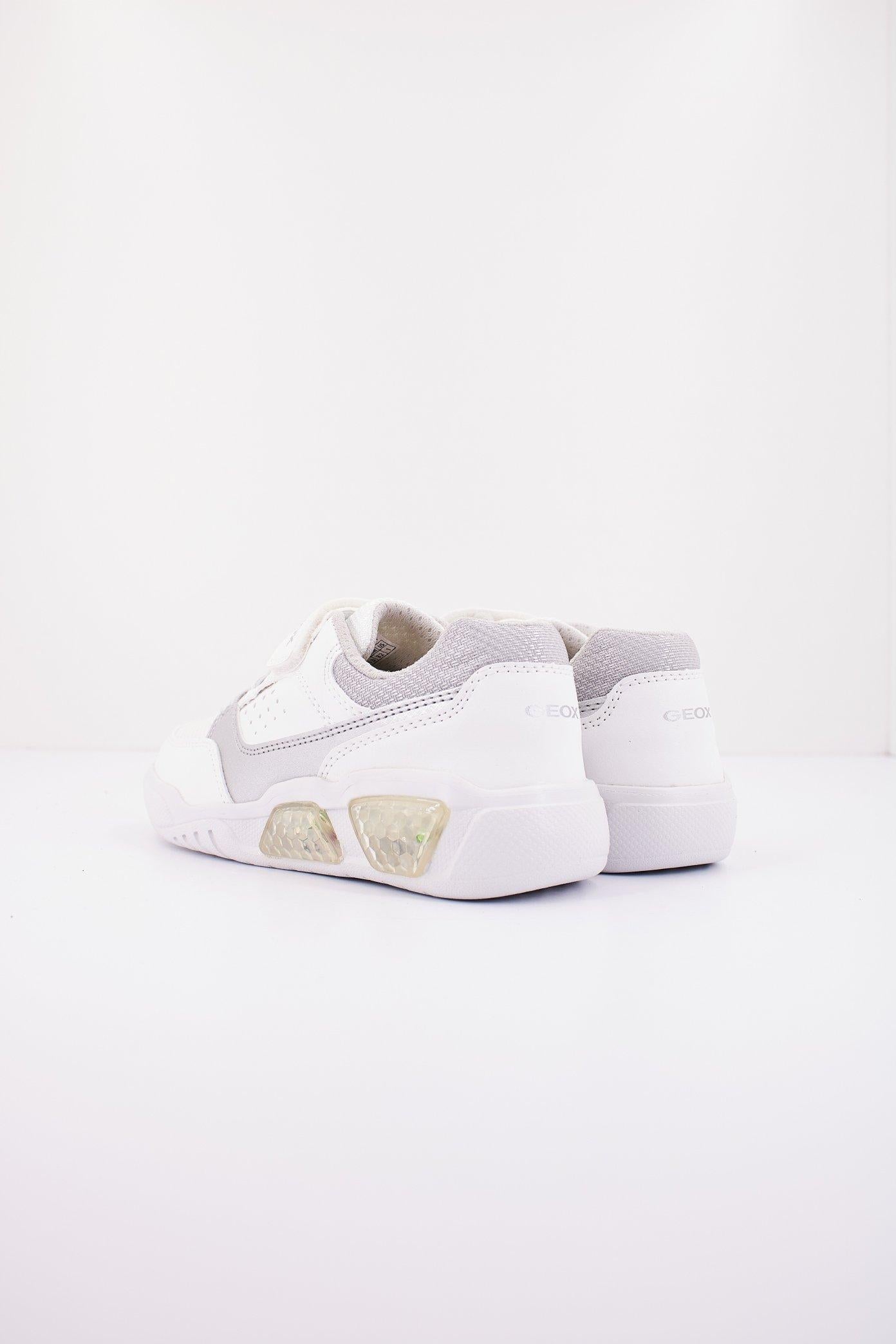 GEOX J ILLUMINUS BOY en color BLANCO (3)