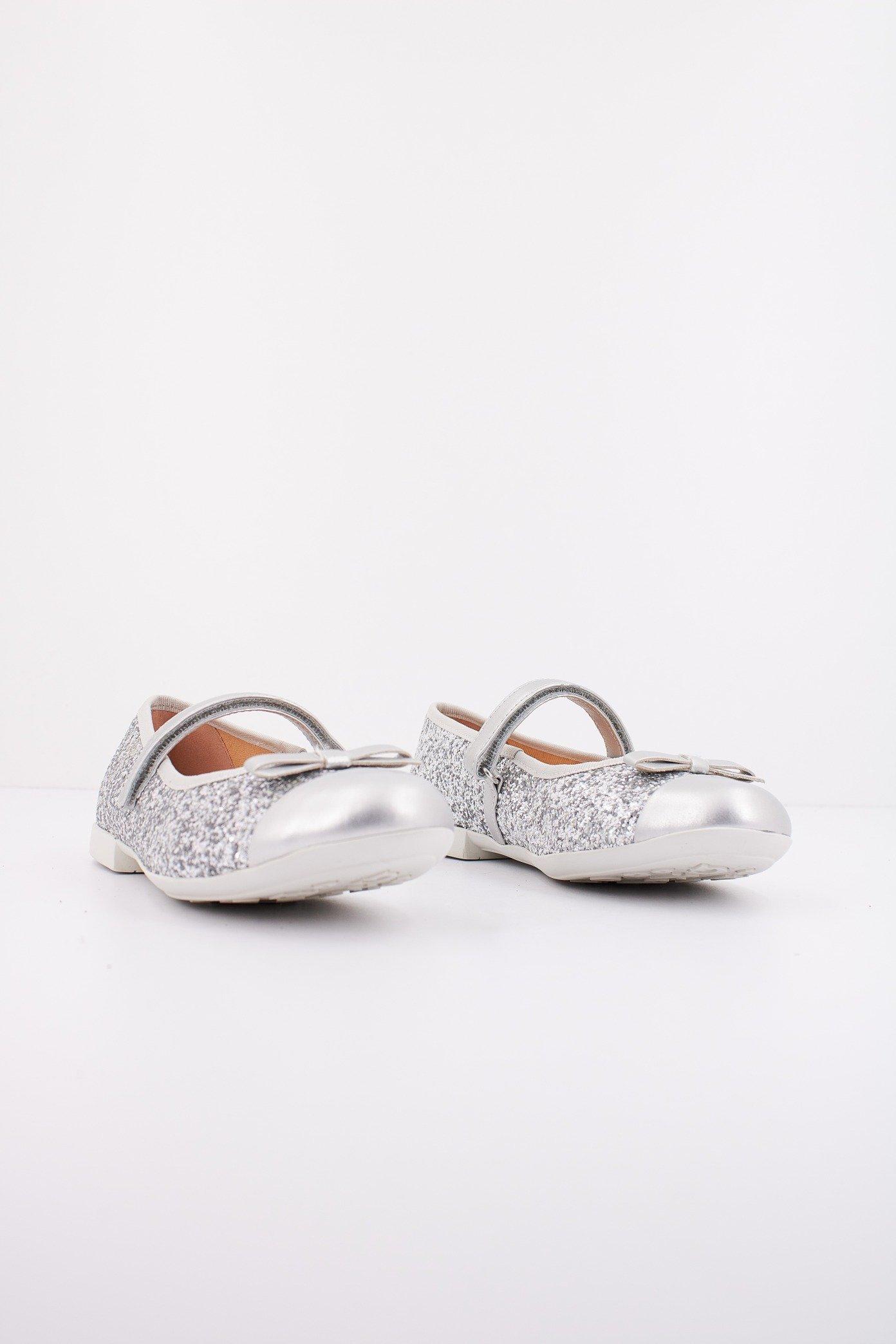 GEOX JR PLIE' en color PLATA (2)