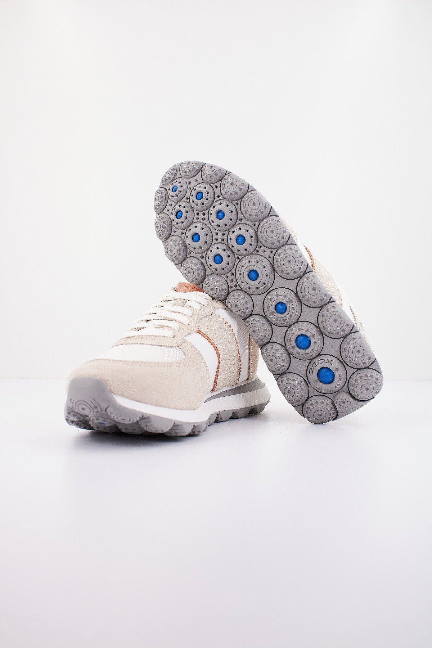 GEOX D SPHERICA VSERIES en color BEIS (4)