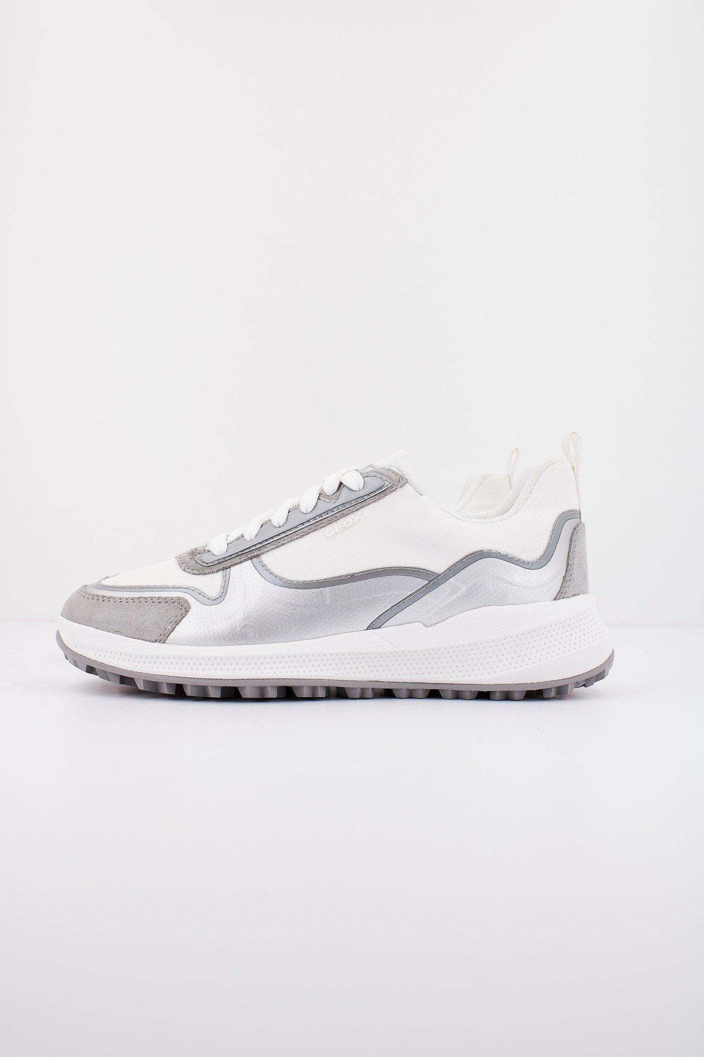 GEOX D PGX en color BLANCO (1)