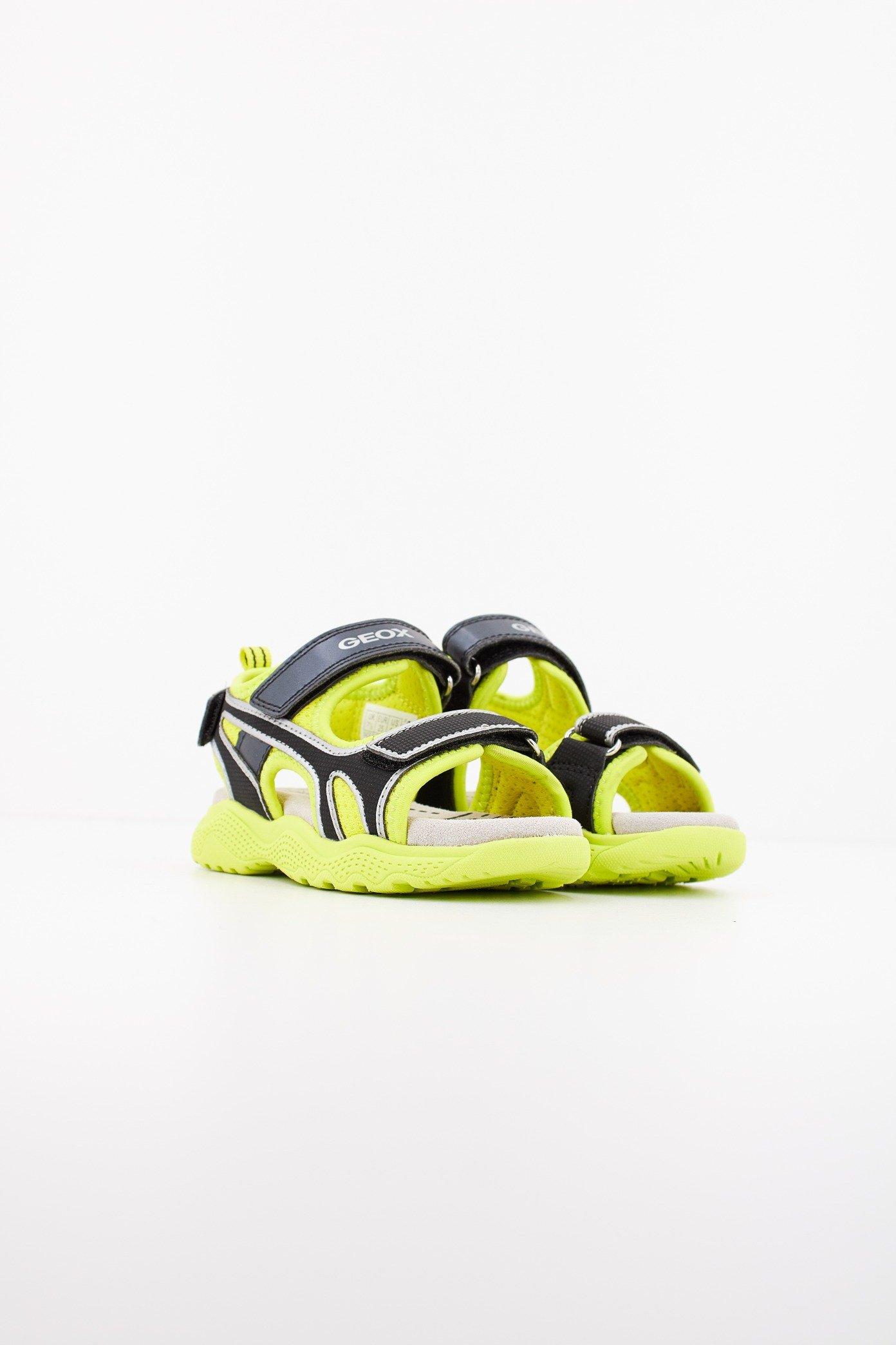GEOX J SANDAL SPLUSH BOY en color AMARILLO (2)
