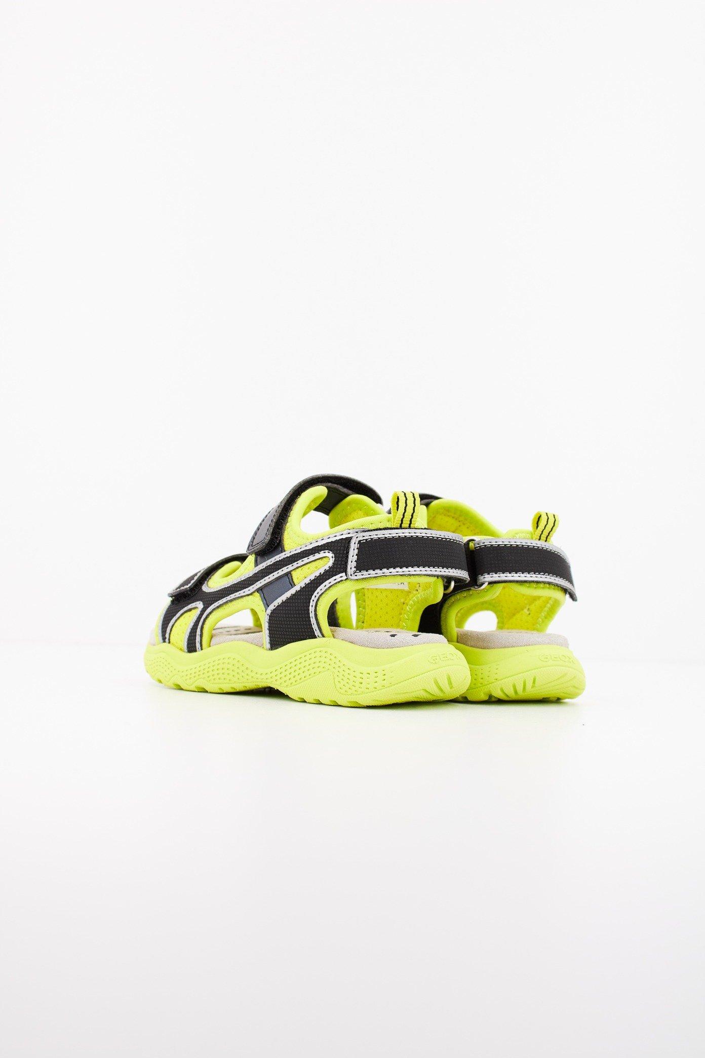 GEOX J SANDAL SPLUSH BOY en color AMARILLO (3)