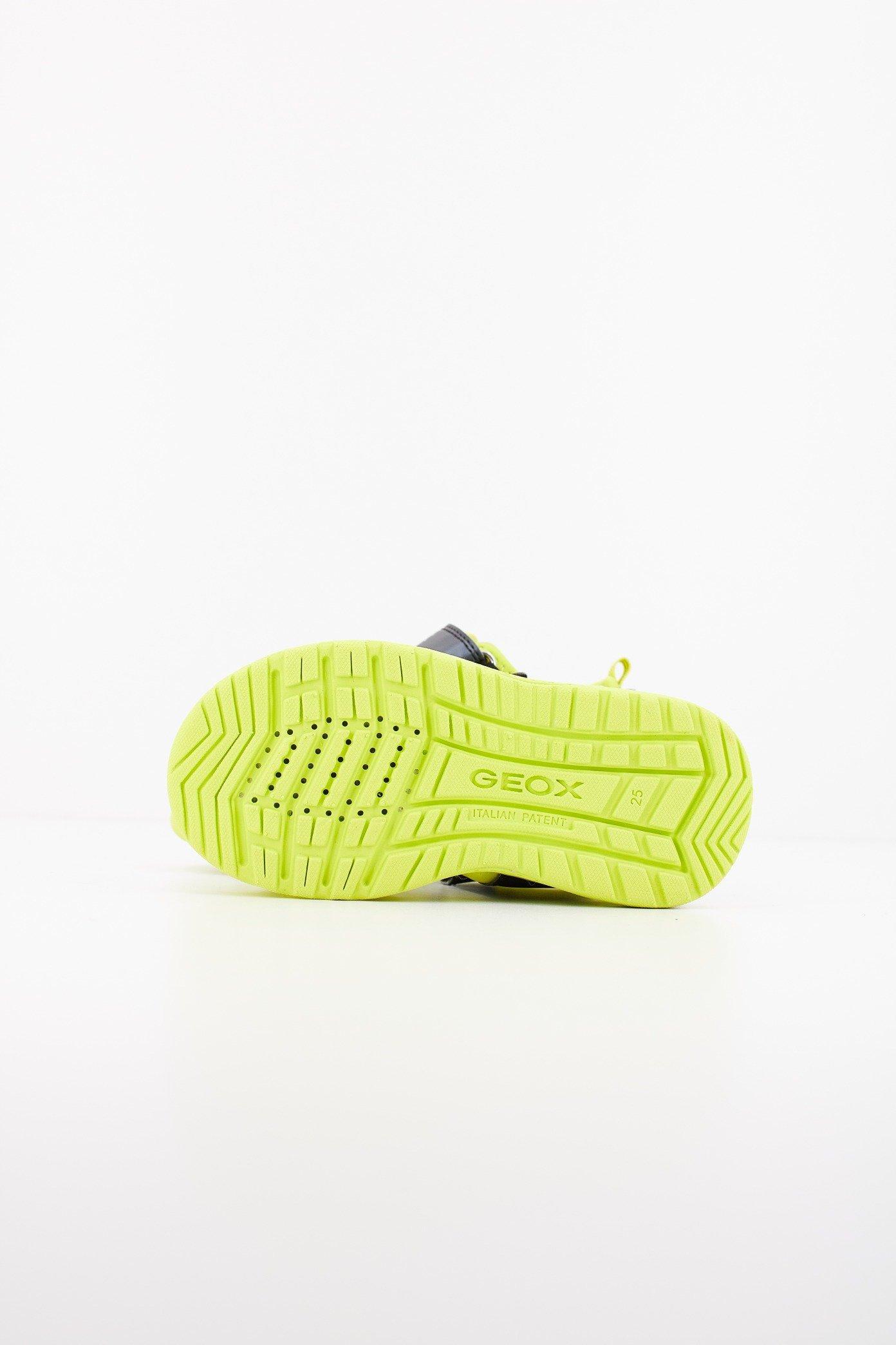 GEOX J SANDAL SPLUSH BOY en color AMARILLO (4)