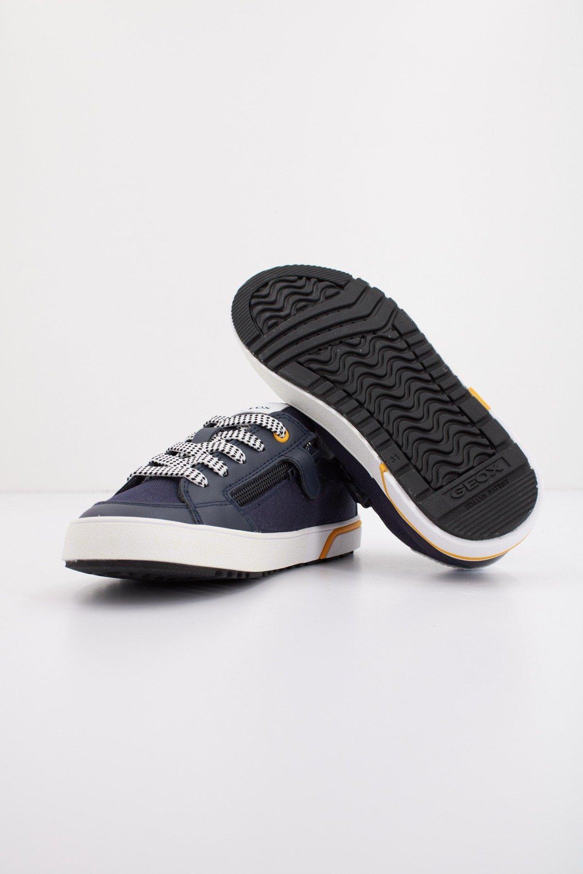 GEOX J ALPHABEET BOY en color AZUL (4)