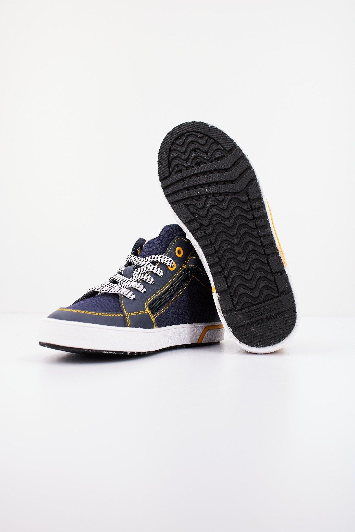 GEOX J ALPHABEET BOY en color AZUL (4)