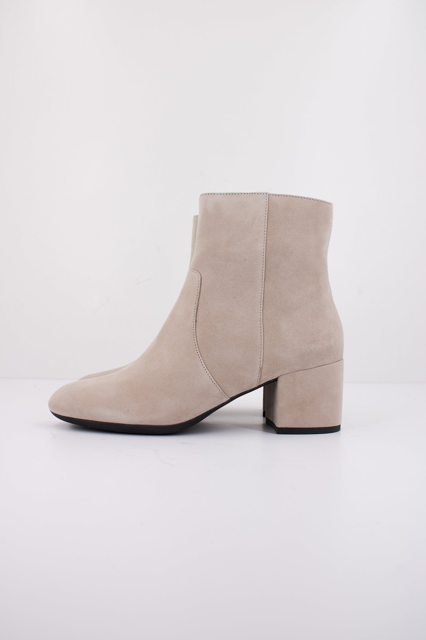 GEOX D ELEANA en color GRIS (1)