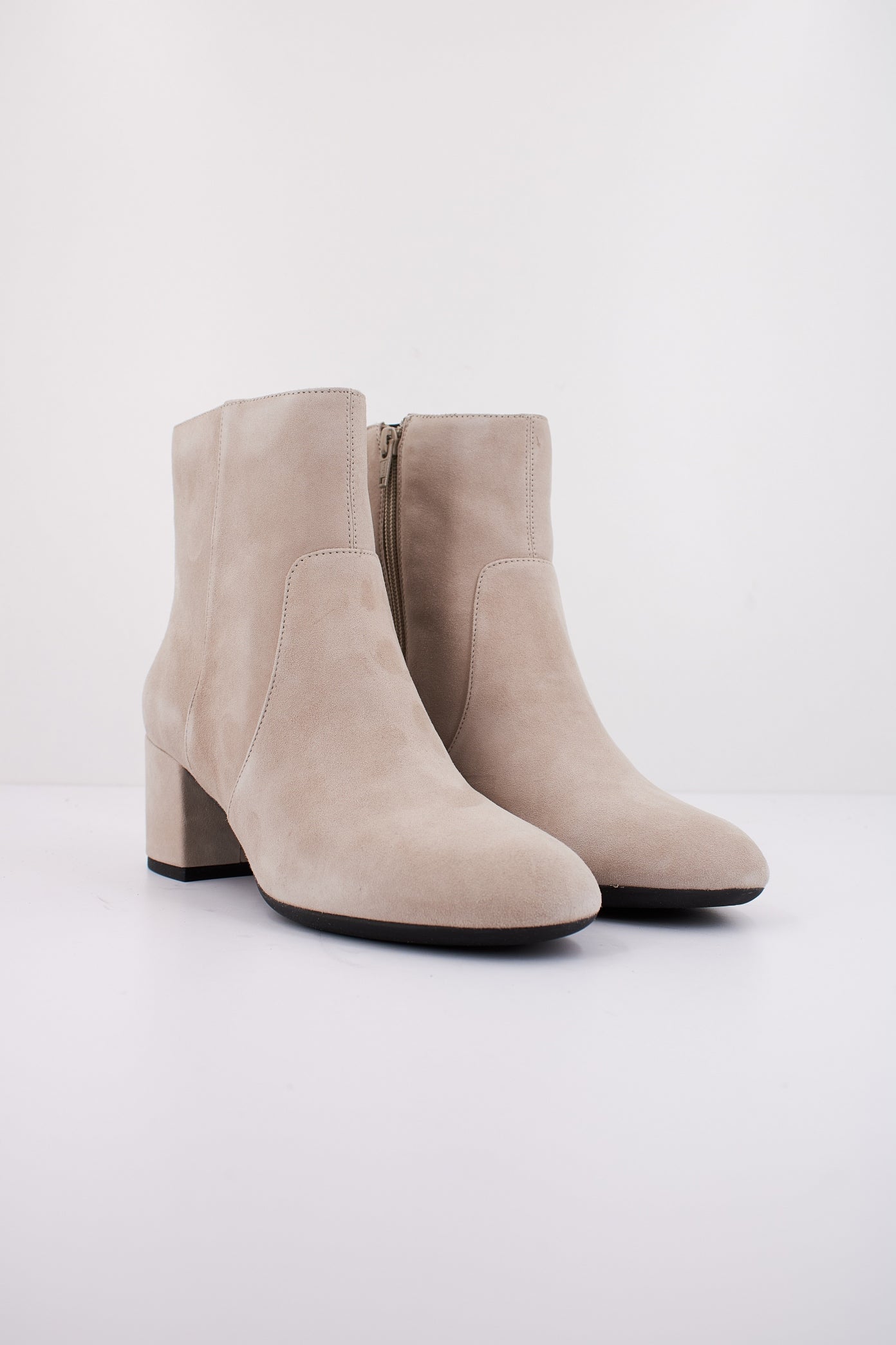 GEOX D ELEANA en color GRIS (2)