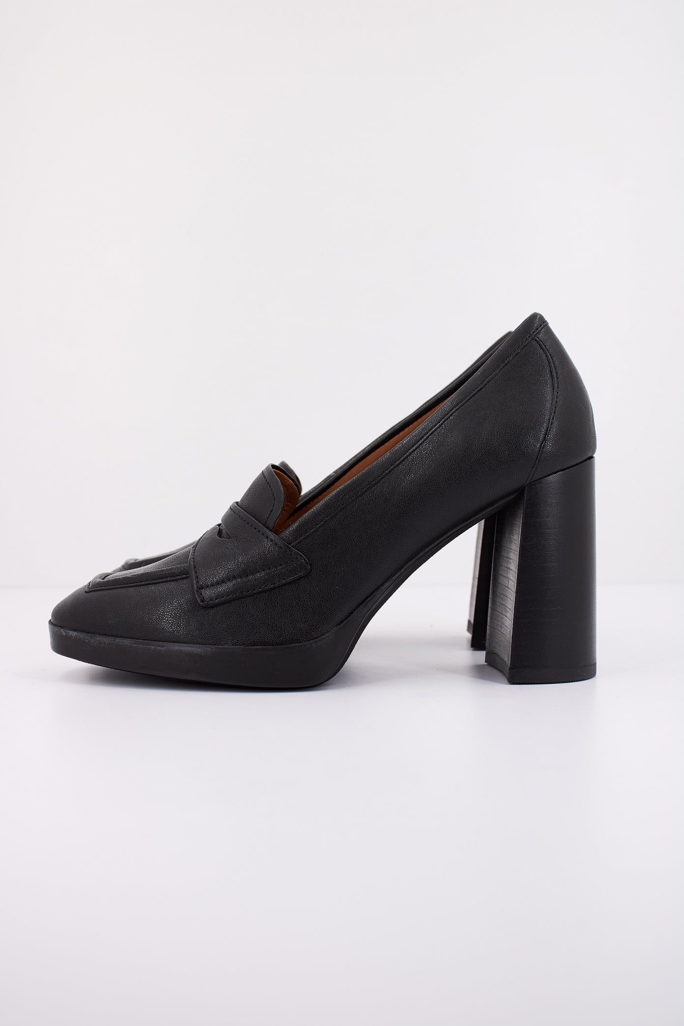GEOX D TEULADA en color NEGRO (1)
