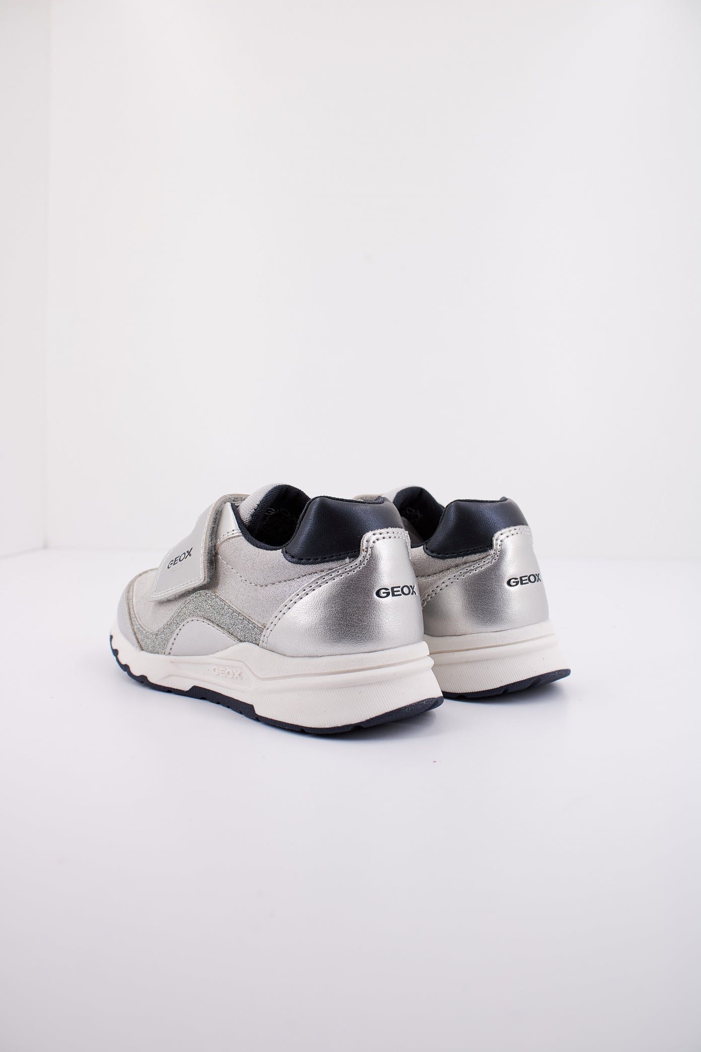 GEOX B PYRIP GIRL en color PLATA (4)