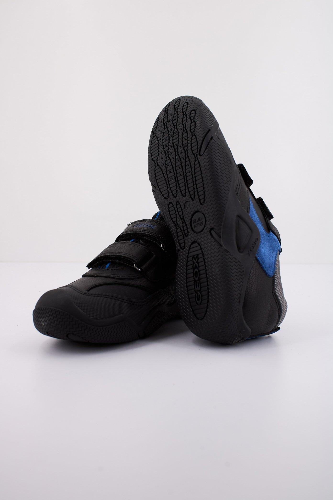 GEOX JR WADER en color NEGRO (5)