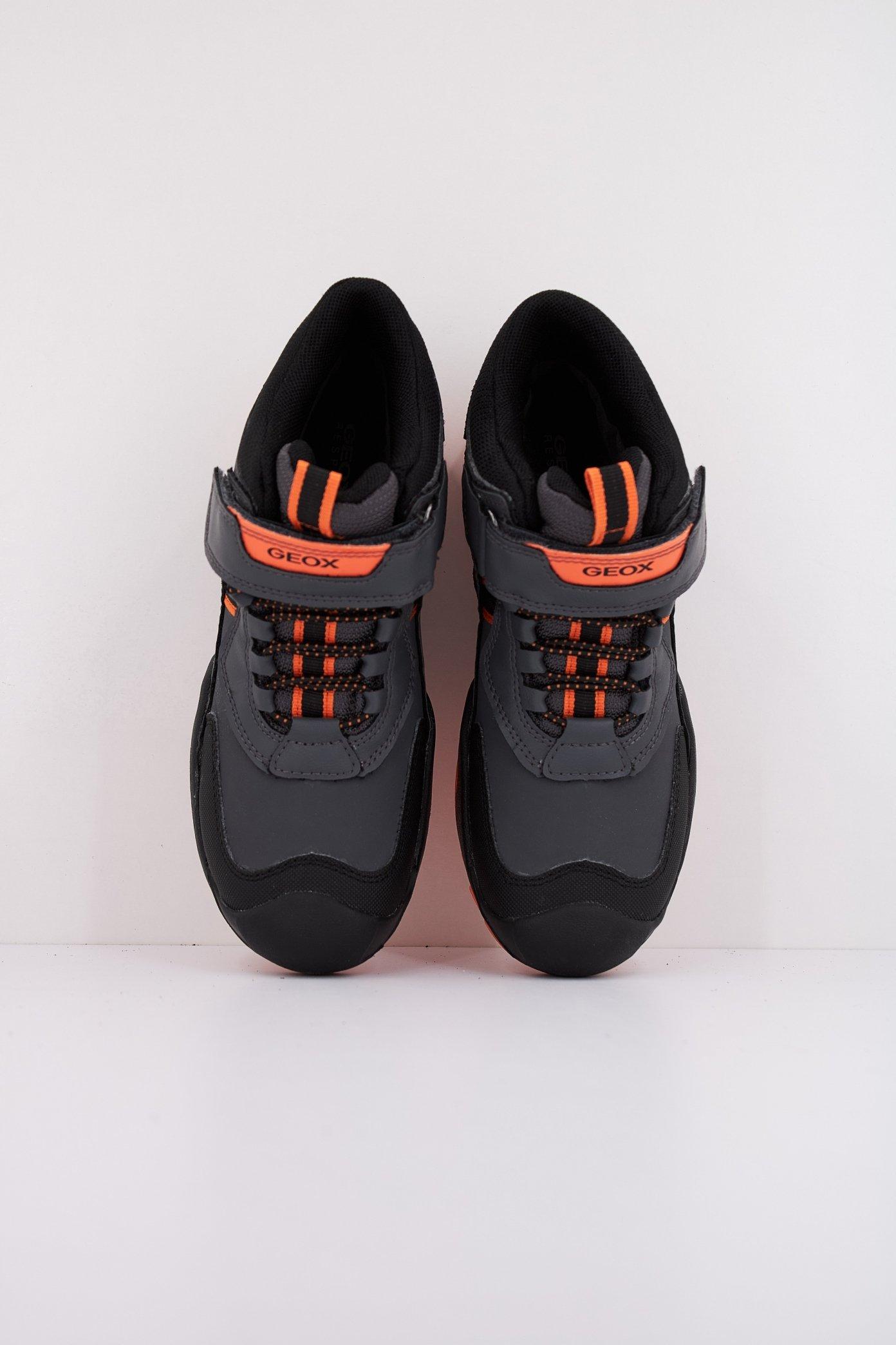 GEOX J NEW SAVAGE BOY B A en color GRIS (3)