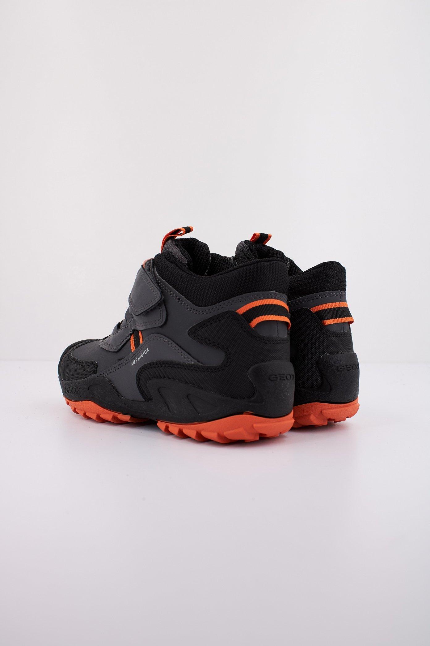 GEOX J NEW SAVAGE BOY B A en color GRIS (4)