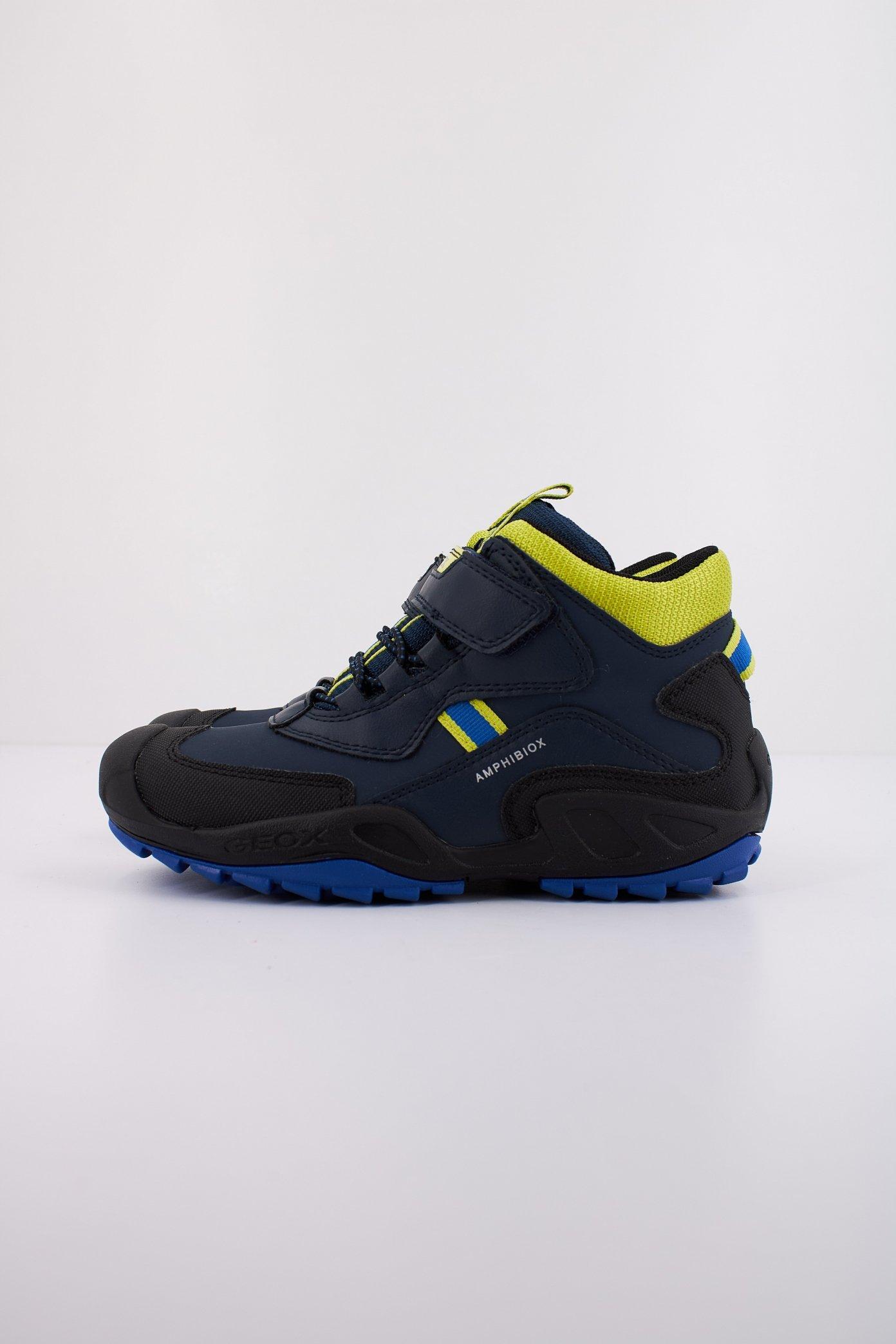 GEOX J NEW SAVAGE BOY B A en color AZUL (1)
