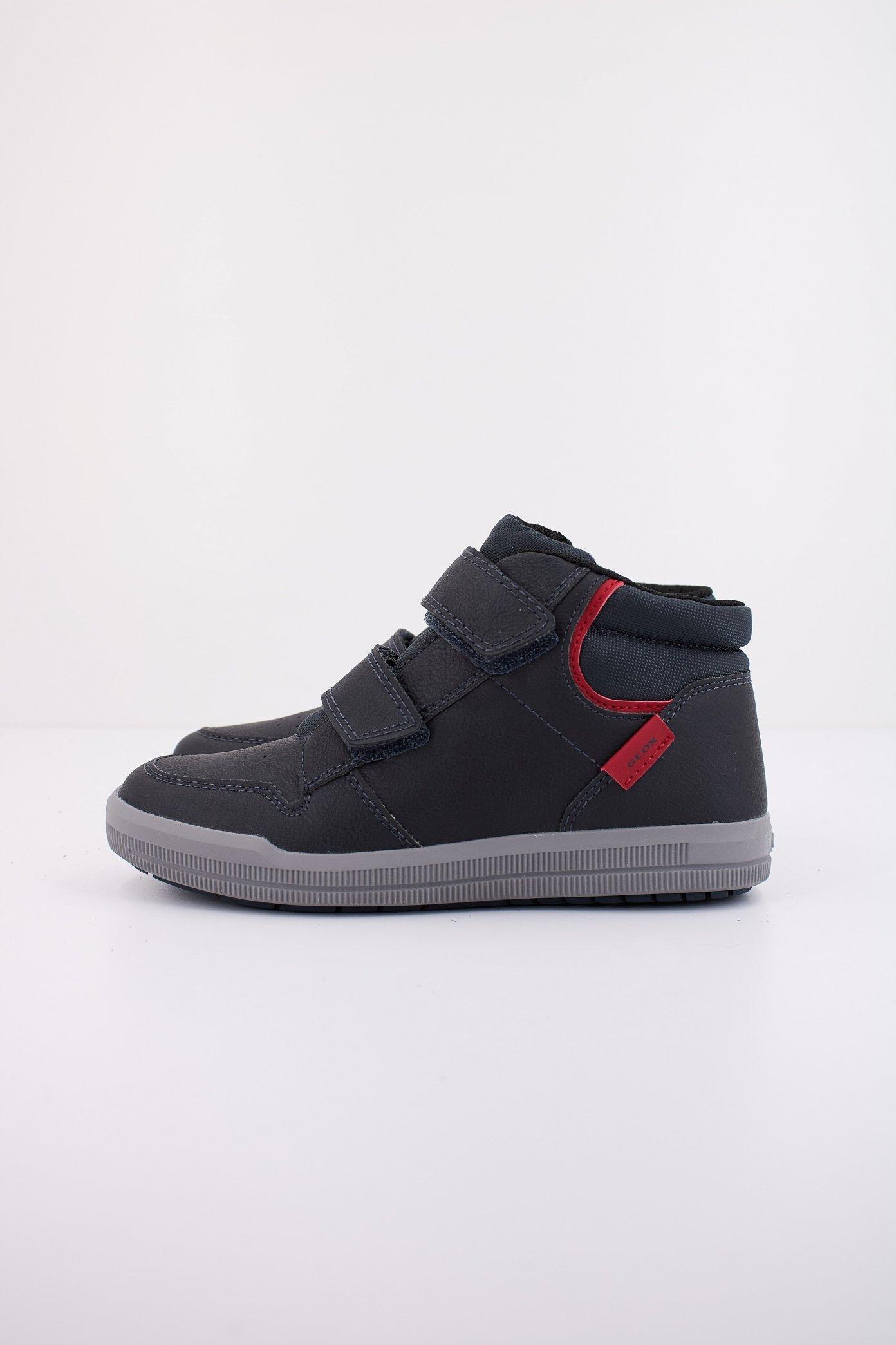 GEOX J ARZACH en color NEGRO (1)