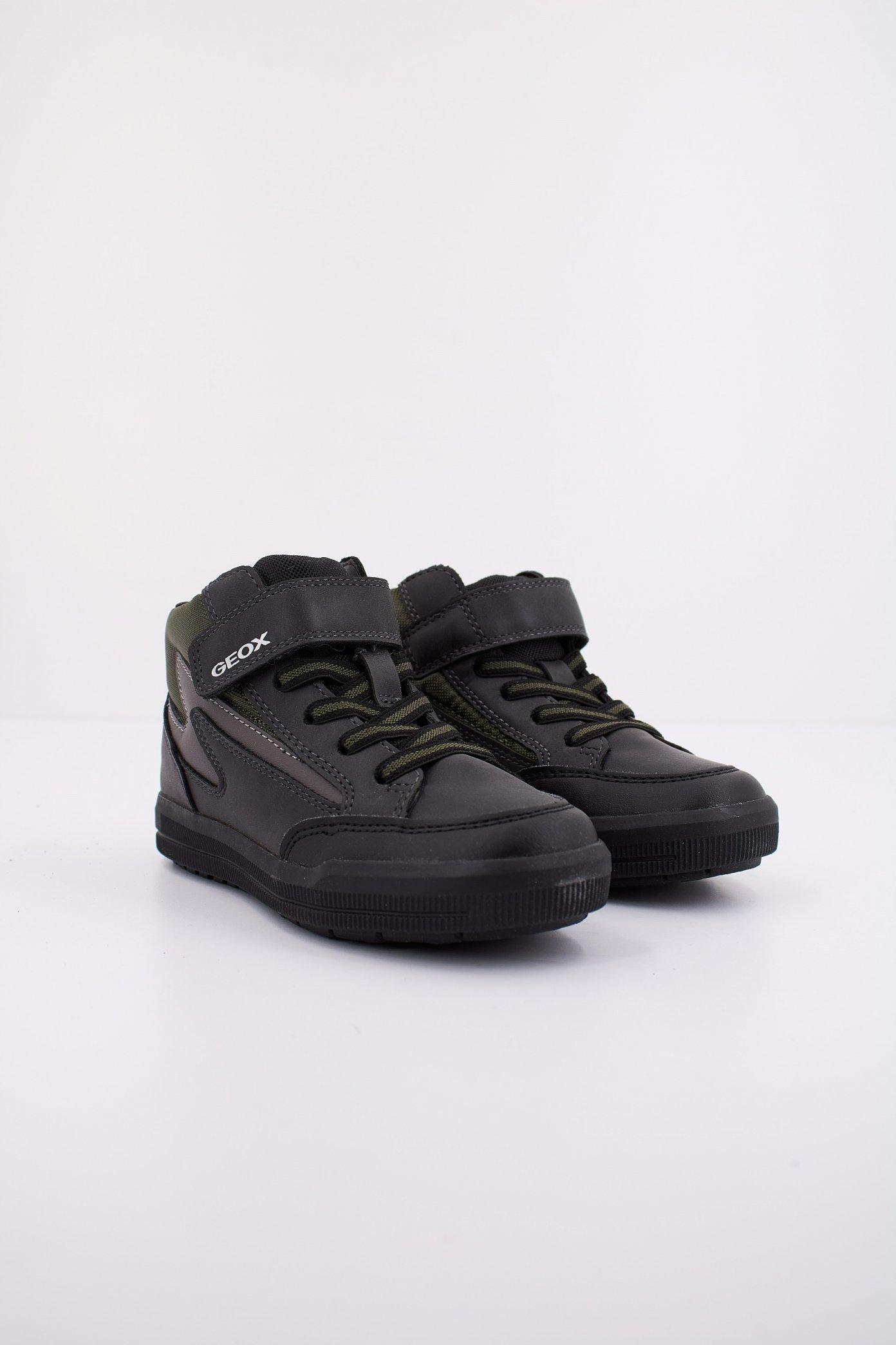 GEOX J ARZACH en color VERDE (2)