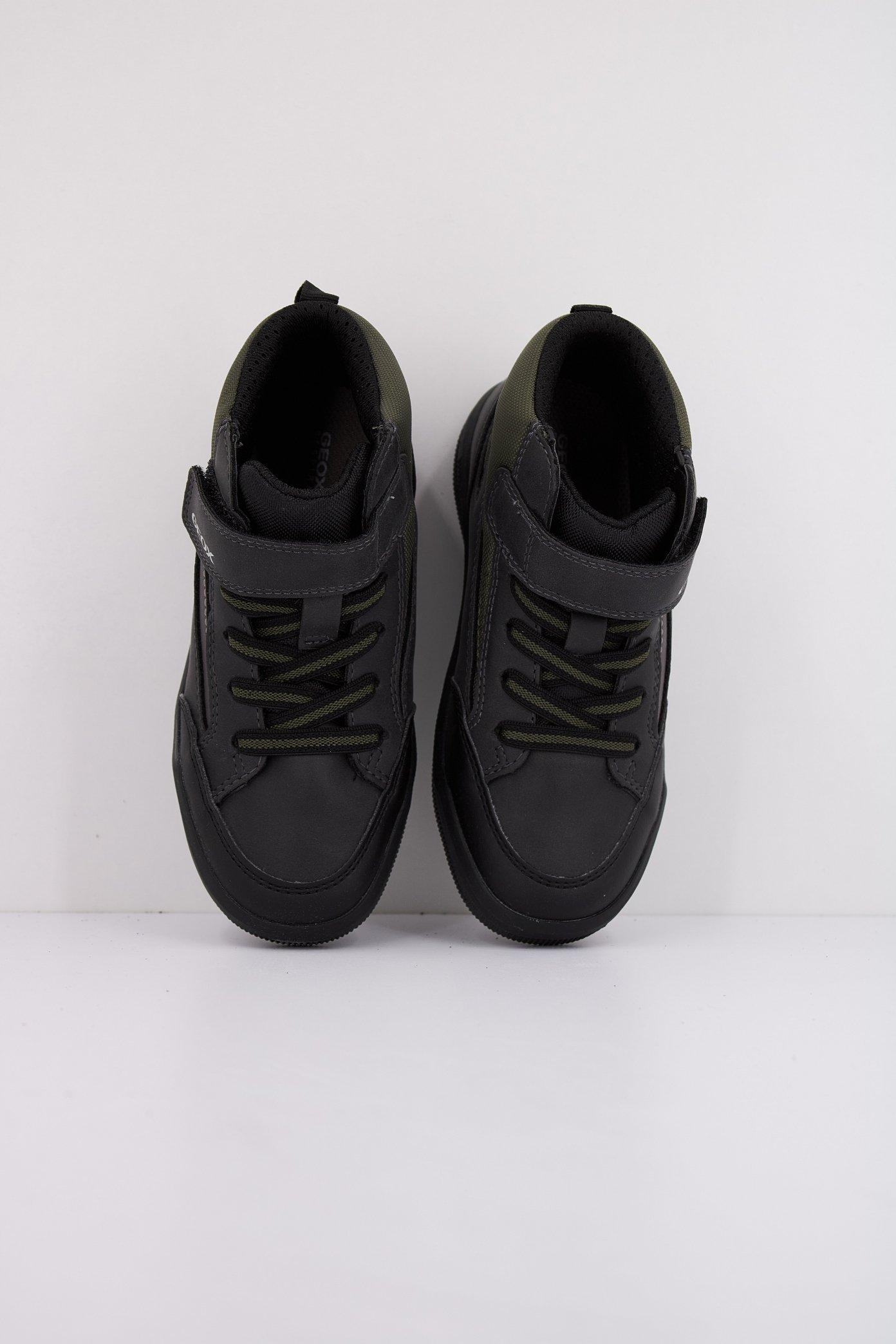 GEOX J ARZACH en color VERDE (3)