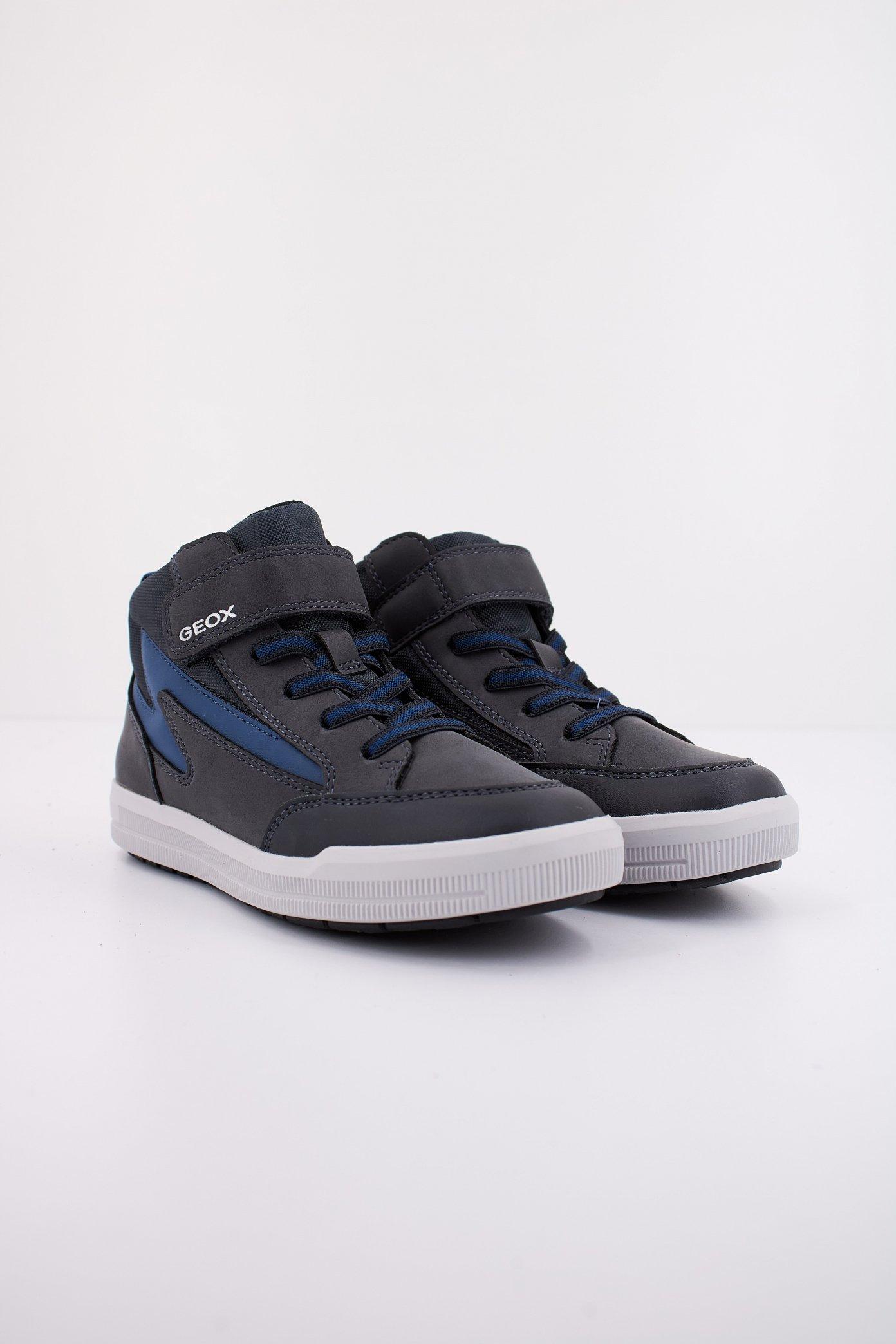 GEOX J ARZACH en color GRIS (2)