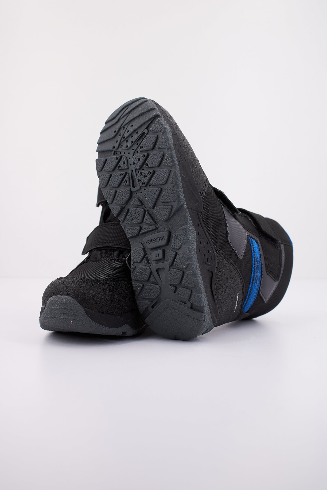 GEOX J SENTIERO BOY B ABX en color NEGRO (5)